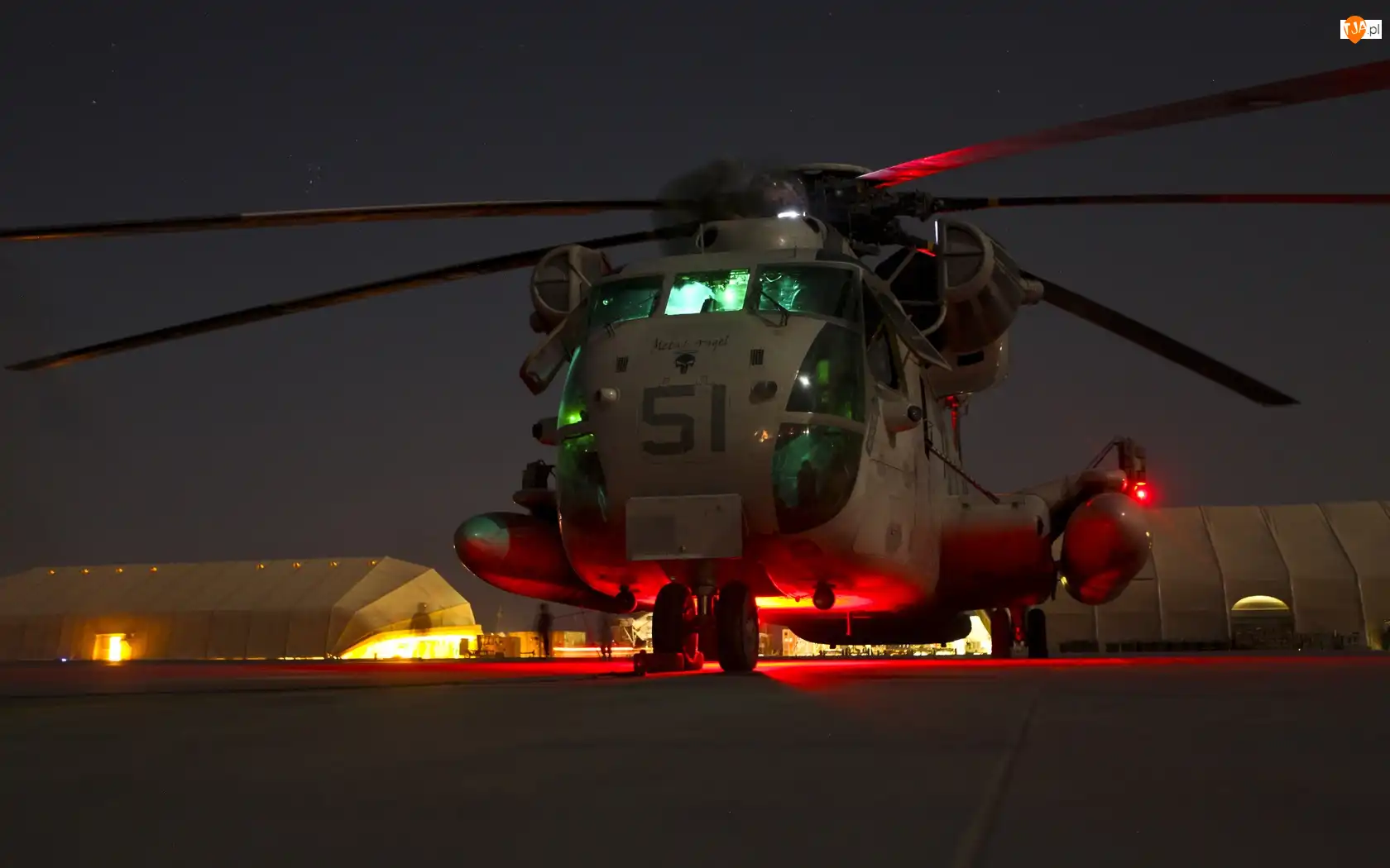 Ogień, Helikopter CH-53D, Noc