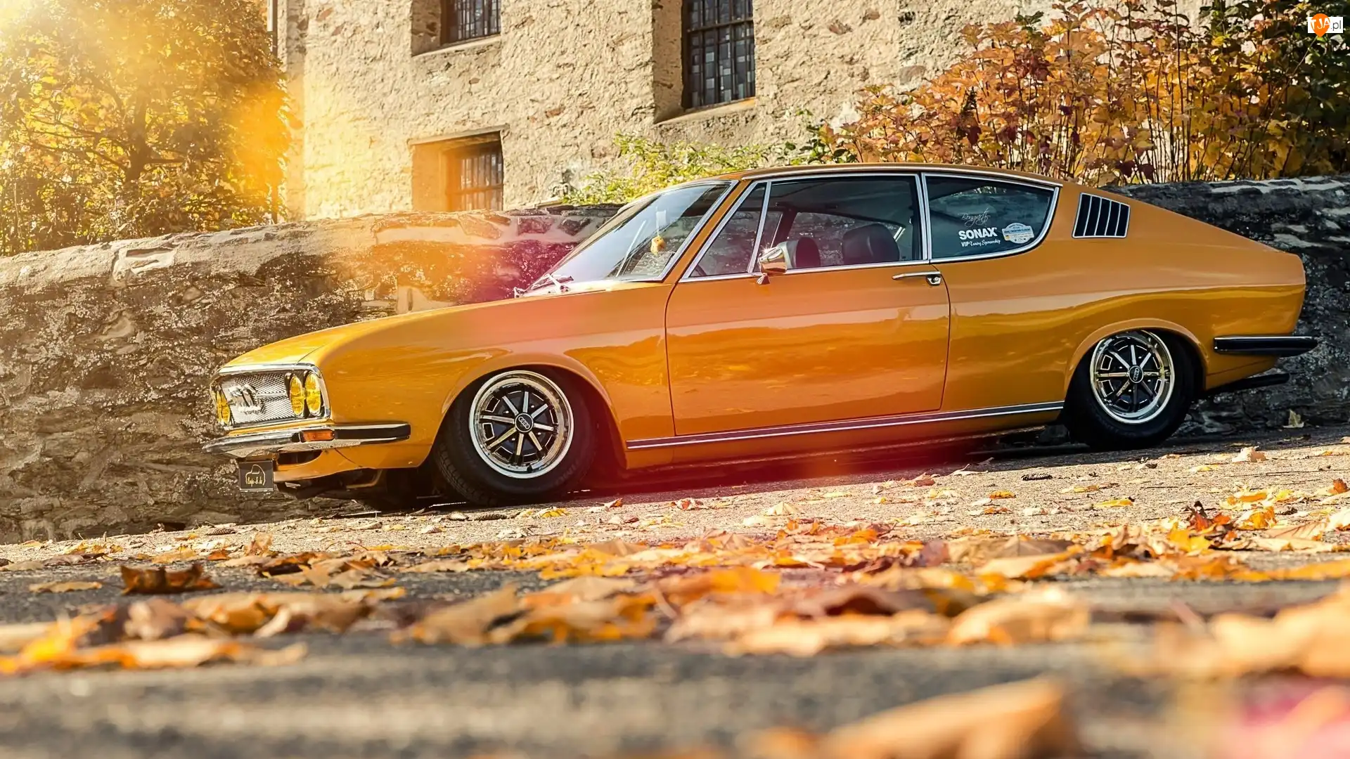 Jesień, Audi 100 Coupe S, Mrs Orangina, 1972