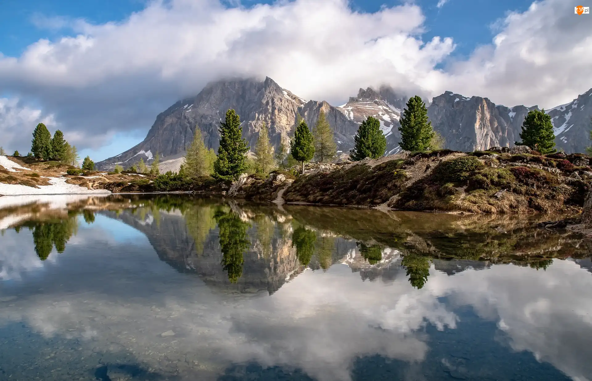 Włochy, Dolomity, Tyrol, Drzewa, Odbicie, Jezioro, Lago Limides, Góry, Chmury