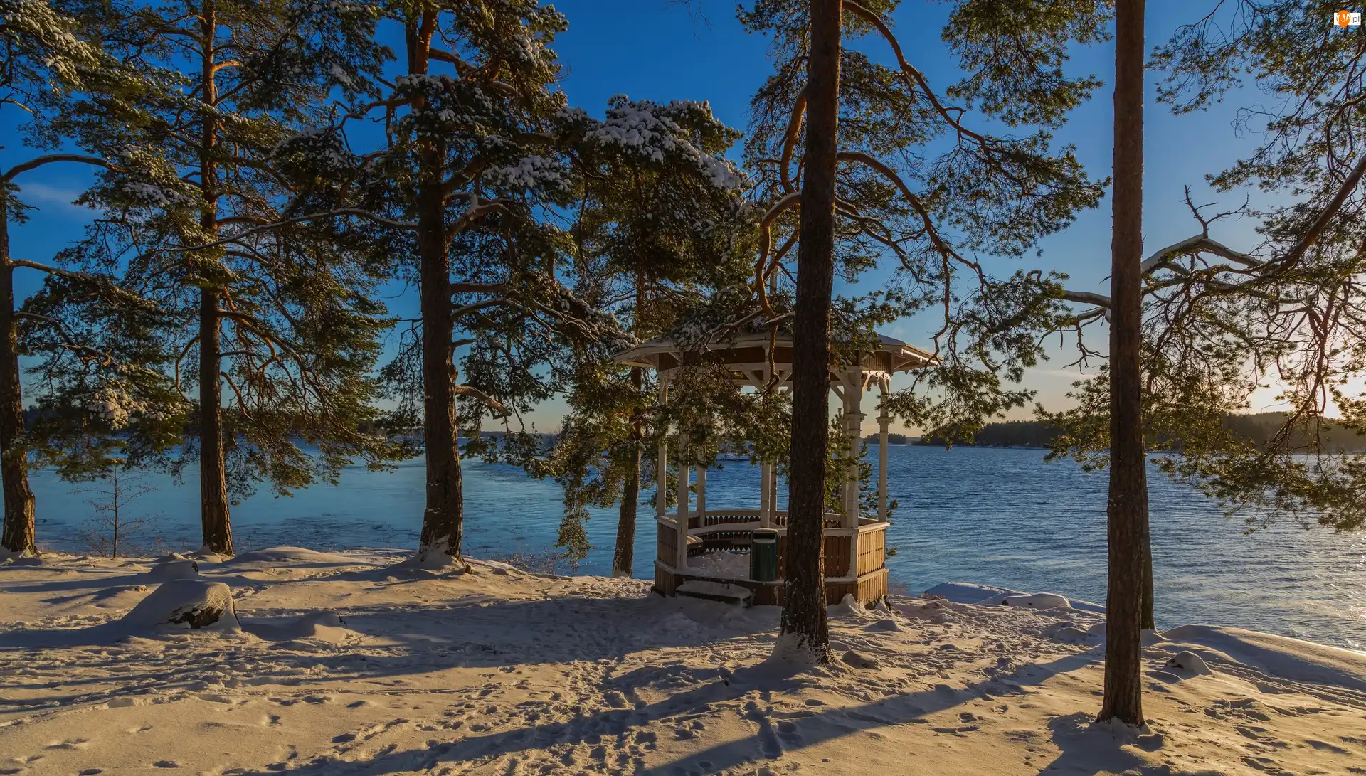 Finlandia, Zima, Altanka, Jezioro, Drzewa, Śnieg