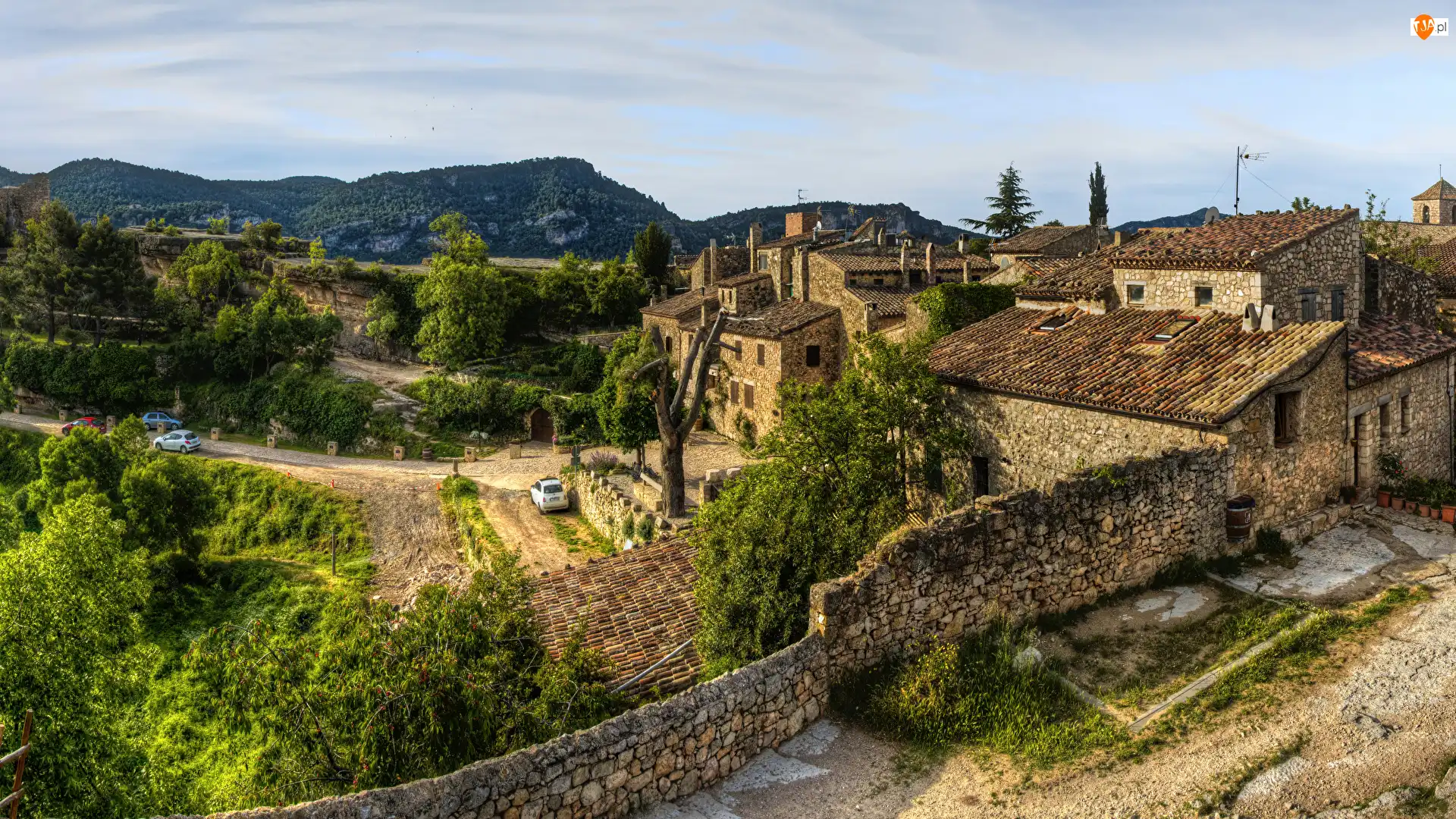 Mur, Hiszpania, Wioska Siurana de Prades, Drzewa, Katalonia, Domy, Roślinność, Prowincja Tarragona