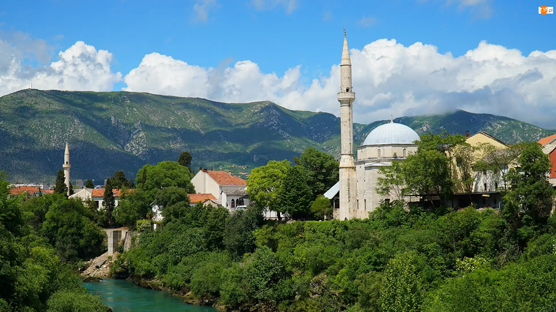 Mostar, Bośnia i Hercegowina, Rzeka Neretva, Góry, Meczet Koski Mehmed Pasha, Drzewa