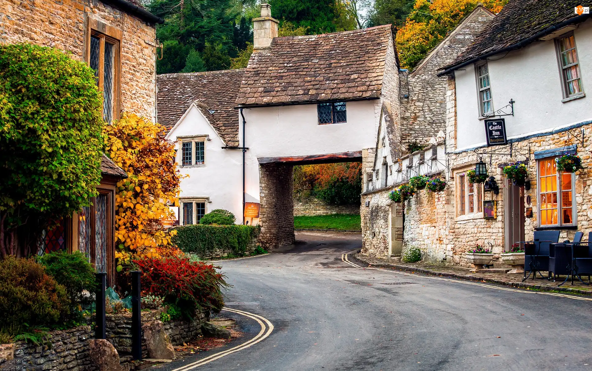 Domy, Wieś Castle Combe, Hrabstwo Wiltshire, Anglia