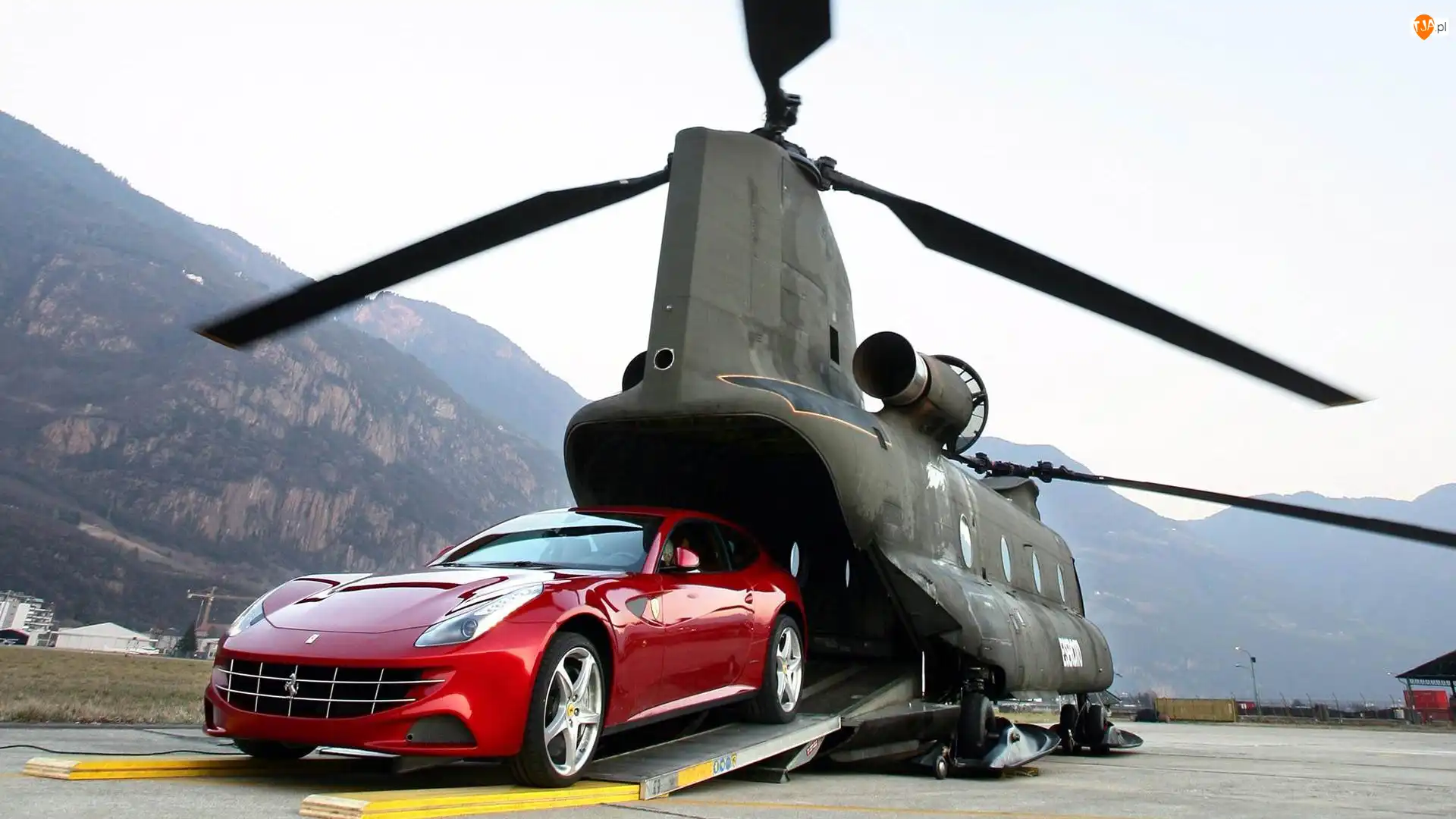 Śmigłowiec, Ferrari FF, Transport