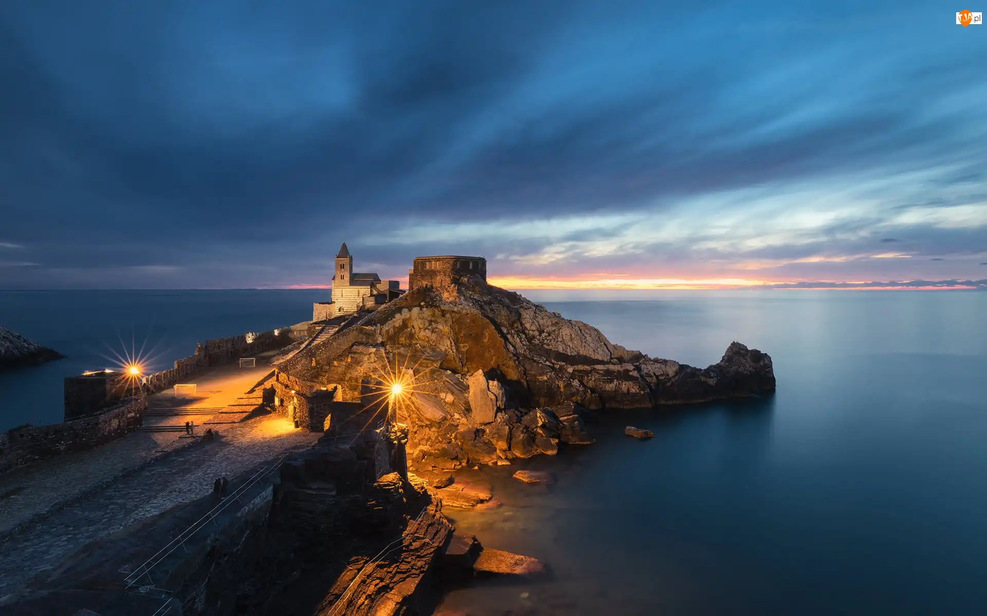 Kościół św Piotra, Morze Liguryjskie, Światła, Skały, Portovenere, Liguria, Wybrzeże, Miasteczko, Noc, Chiesa di San Pietro, Włochy
