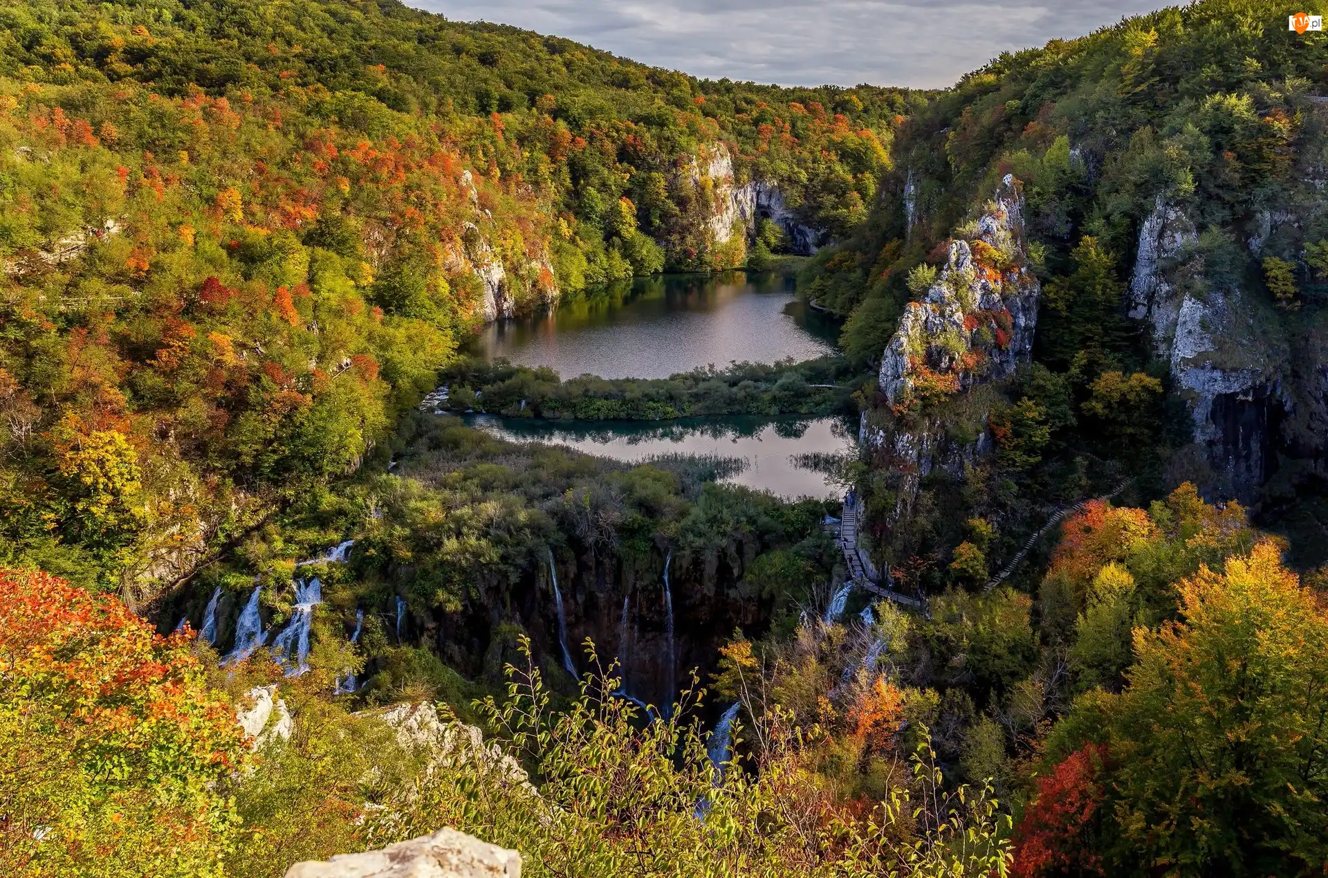 Skały, Jezioro, Chorwacja, Góry, Park Narodowy Jezior Plitwickich, Wodospad, Drzewa