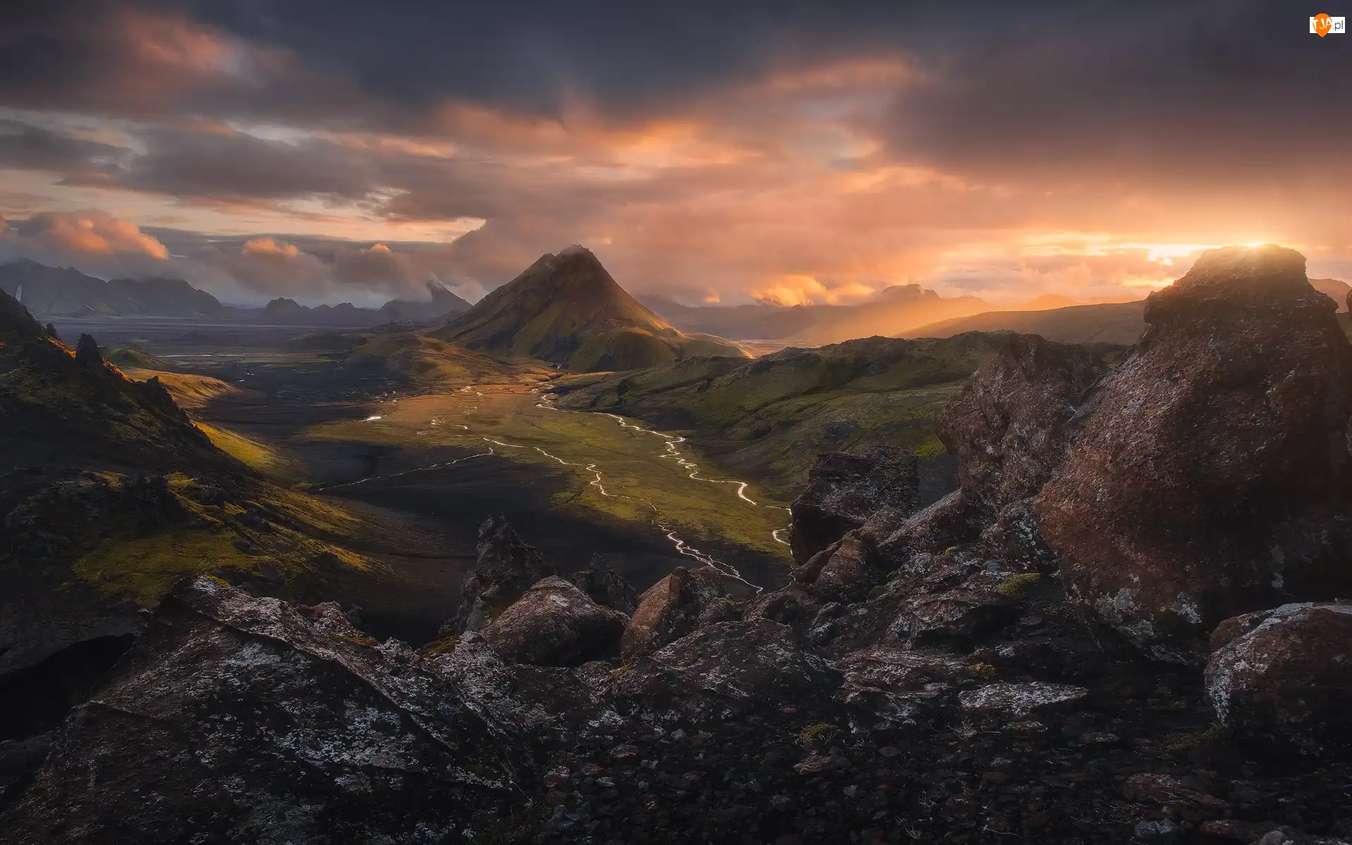 Islandia, Góry, Zachód słońca, Chmury