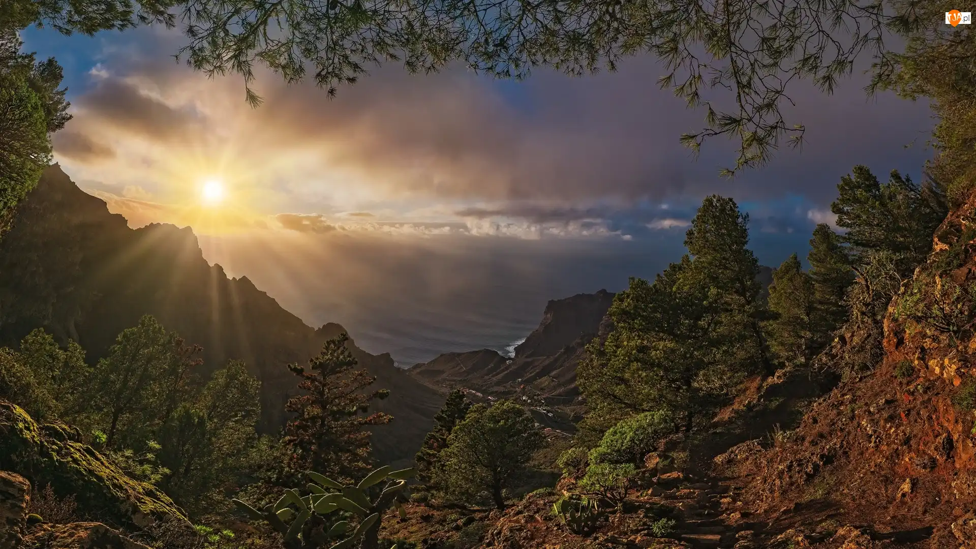 Góry, Morze, Wyspy Kanaryjskie, Wyspa La Gomera, Promienie słońca
