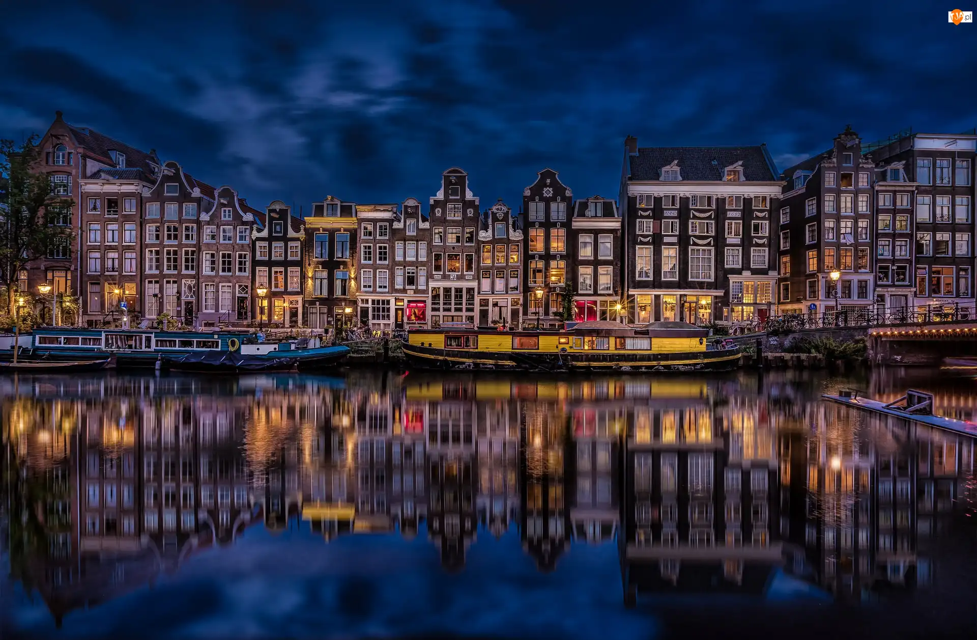 Barki, Holandia, Amsterdam, Kamienice