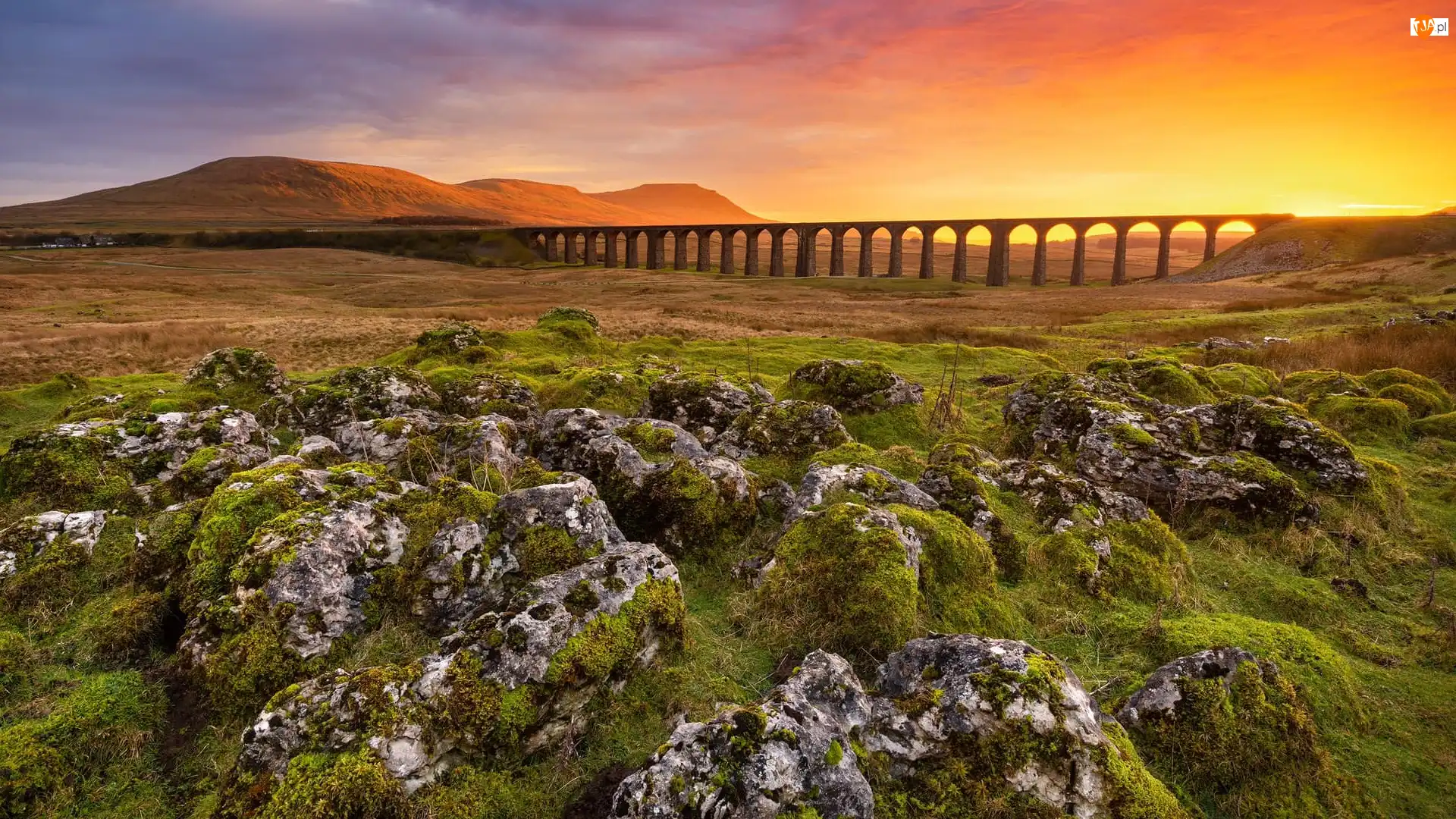 Skały, Góry, Ribblehead Viaduct, Park Narodowy Yorkshire Dales, Most, Zachód słońca, Anglia, Wiadukt