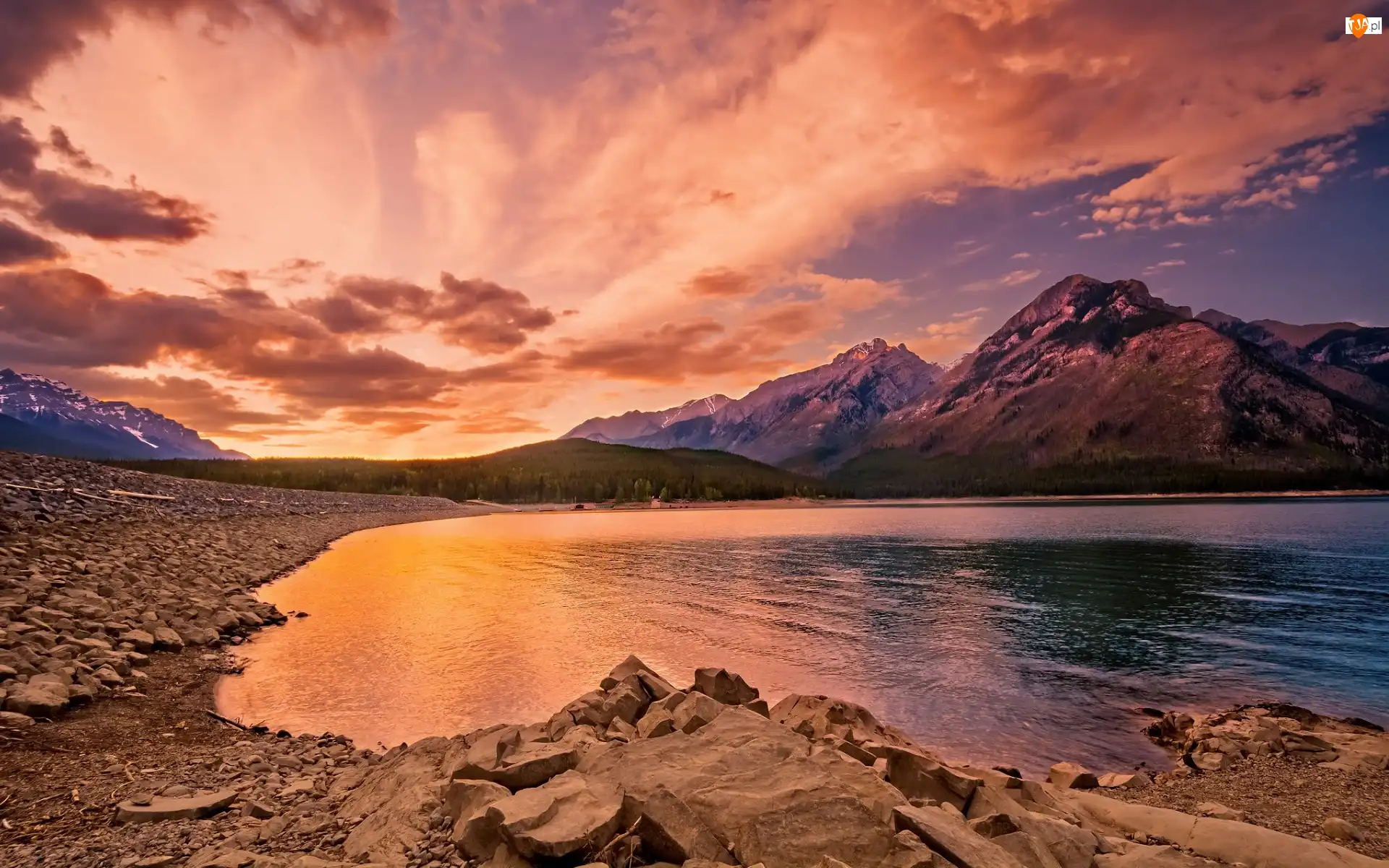 Góry Skaliste, Zachód słońca, Park Narodowy Banff, Kanada, Jezioro Minnewanka, Alberta