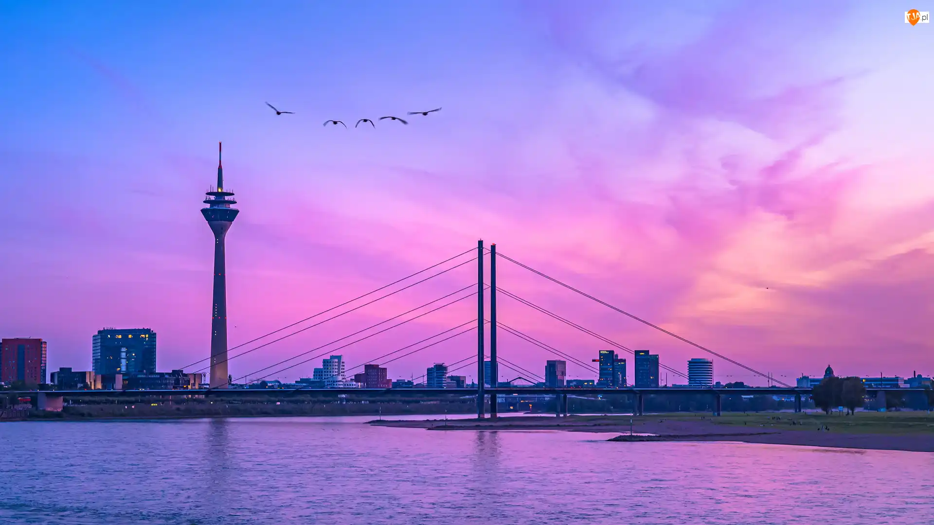 Rzeka Ren, Rhine Tower, Niemcy, Dusseldorf, Wieża telekomunikacyjna