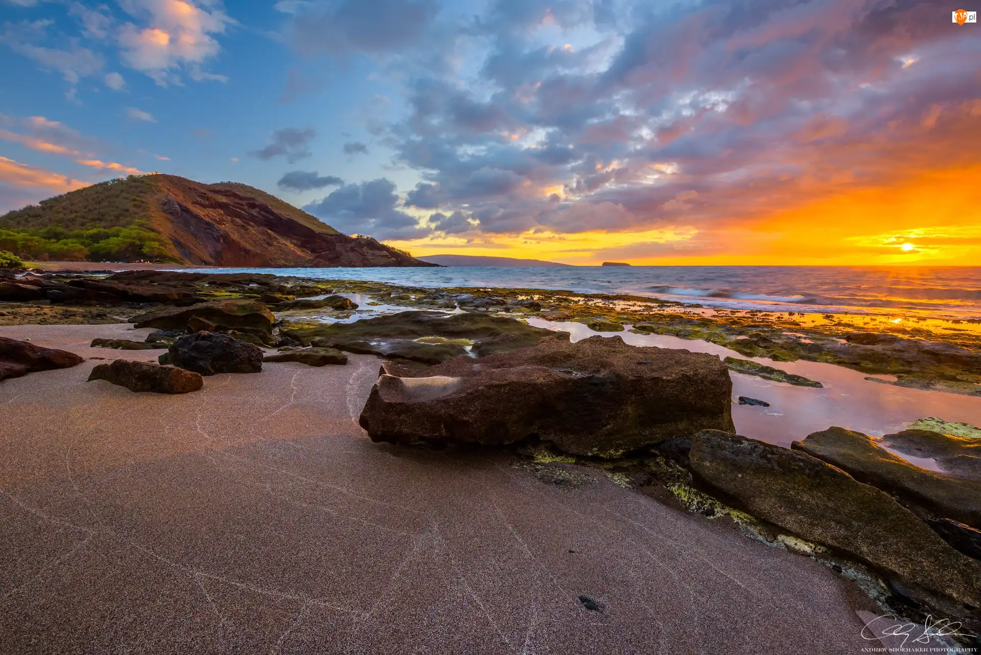 Wyspa Maui, Hawaje, Zachód słońca, Wzgórza, Morze, Kamienie