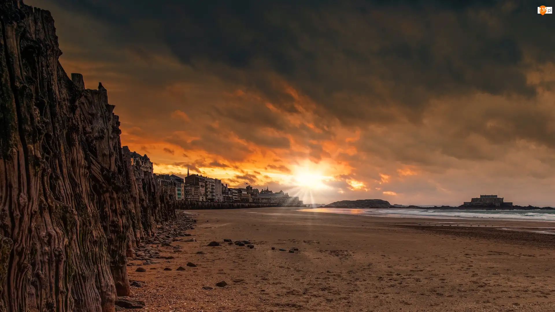 Wschód słońca, Bretania, Chmury, Fort National, Morze, Gmina Saint Malo, Plaża, Francja, Domy