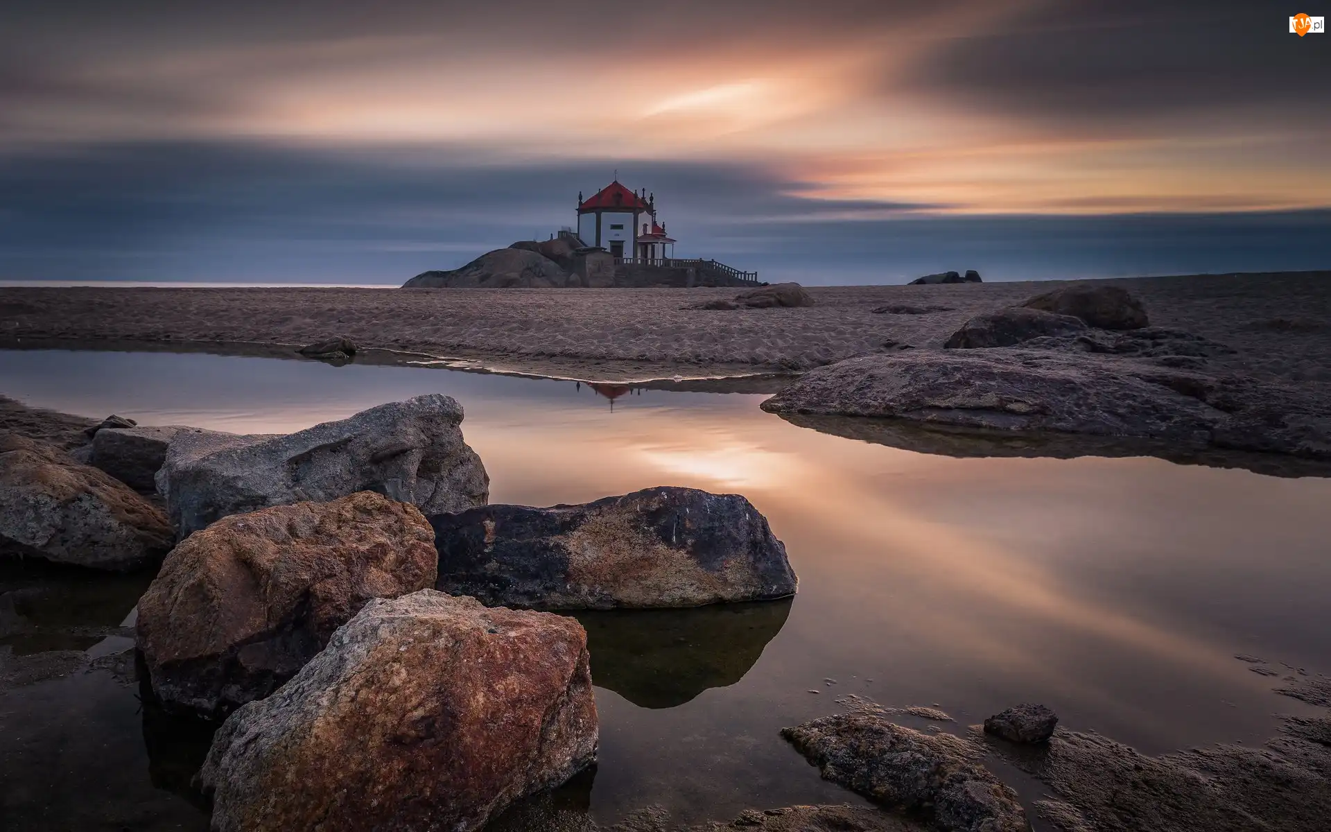 Skały, Portugalia, Kościół, Kamienie, Praia de Miramar, Senhor da Pedra, Chmury, Morze