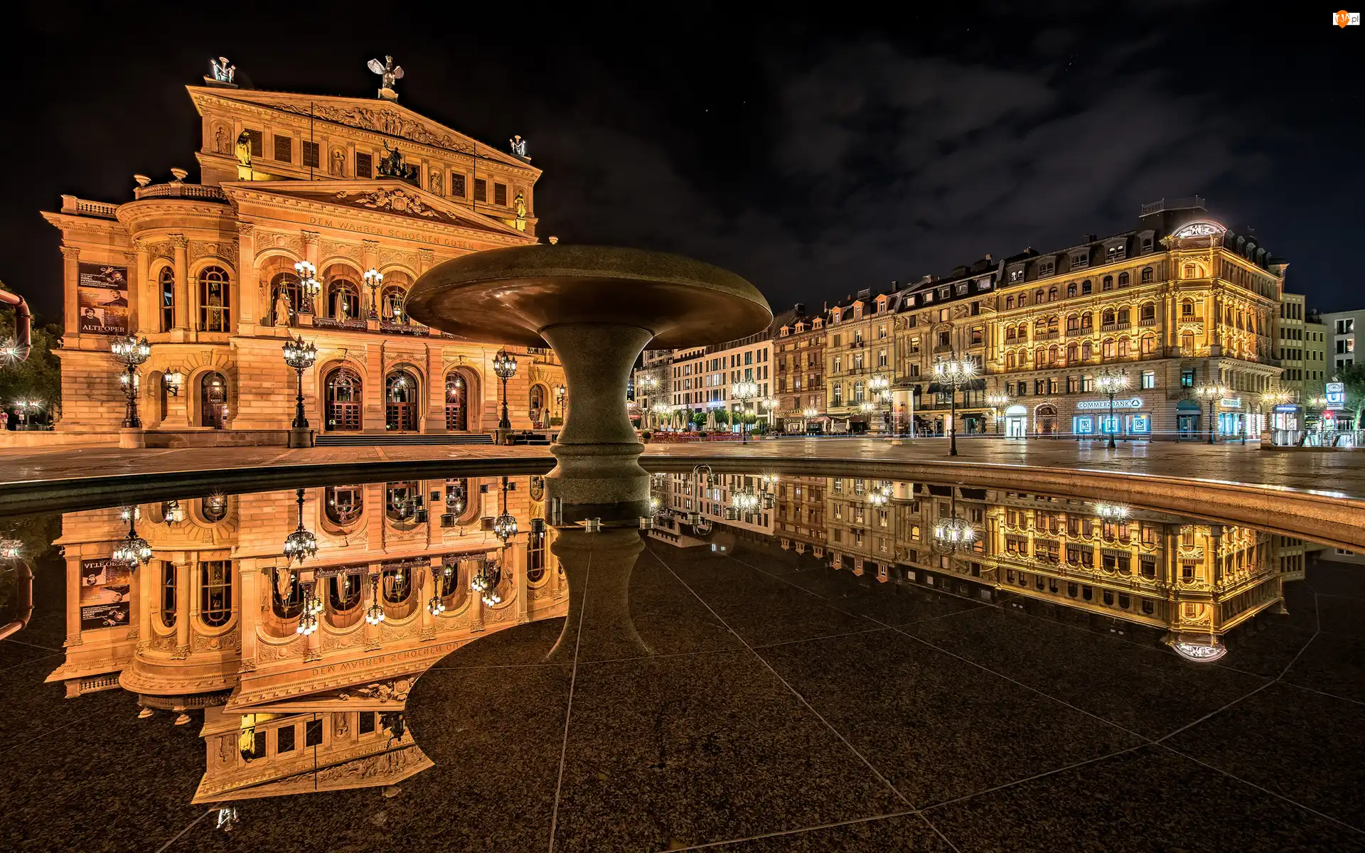 Fontanna, Frankfurt nad Menem, Odbicie, Opery, Domy, Niemcy, Alte Oper, Oświetlenie, Opera, Noc, Plac, Ulica Miasto nocą