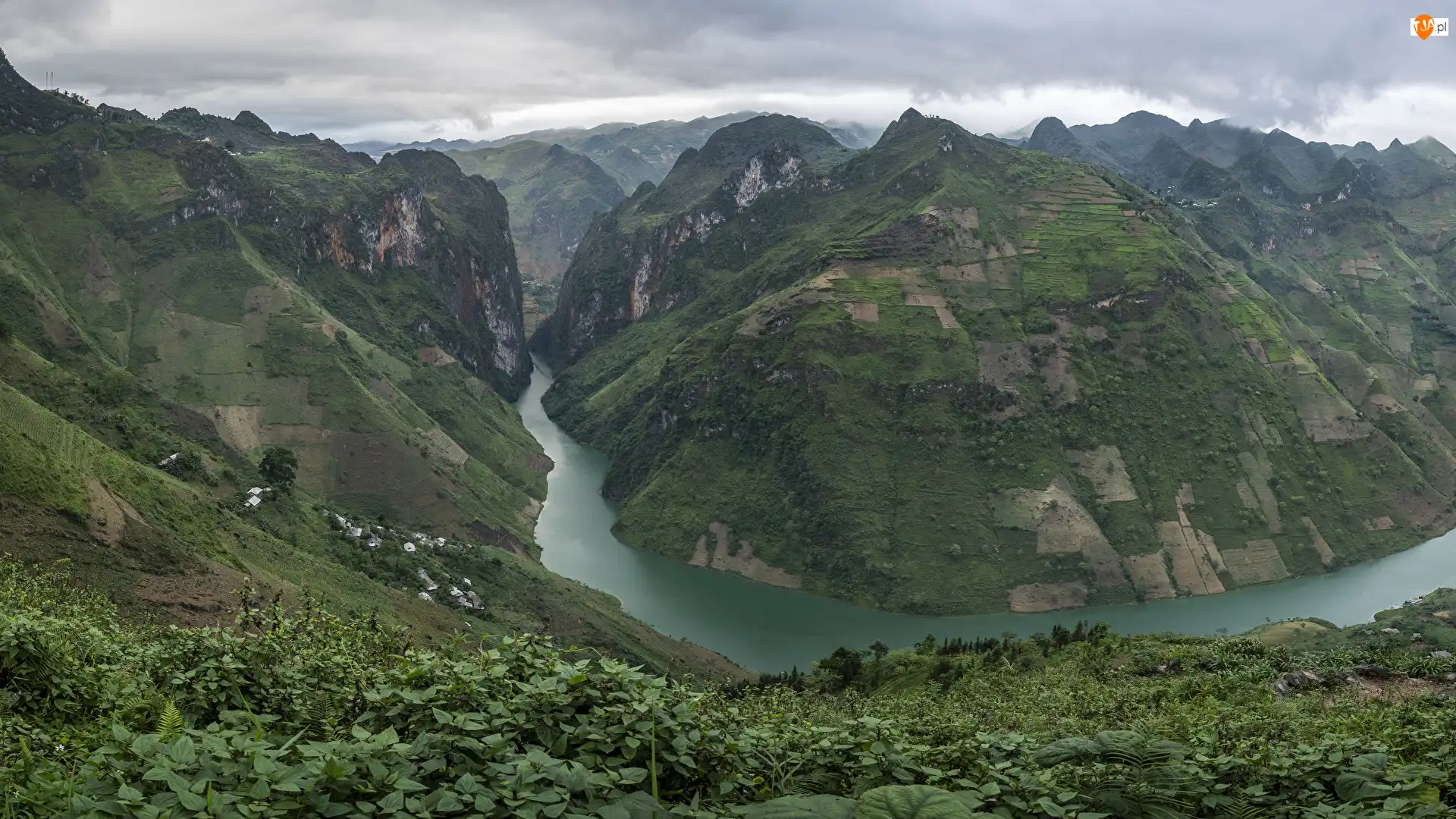 Krzewy, Wietnam, Rzeka, Roślinność, Prowincja Ha Giang, Nho Que River, Chmury, Góry