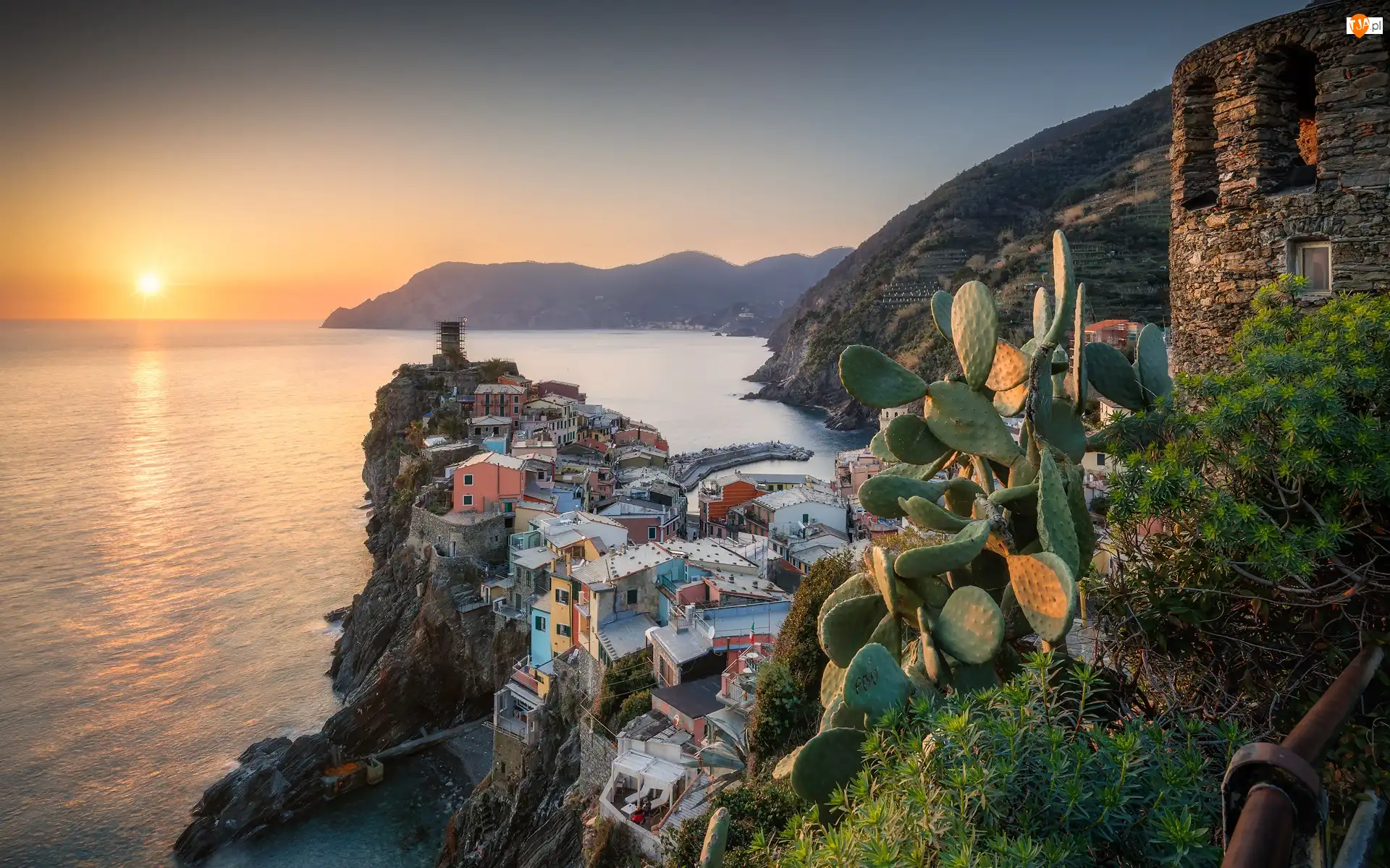 Góry, Włochy, Morze, Domy, Cinque Terre, Skały, Wschód słońca, Vernazza