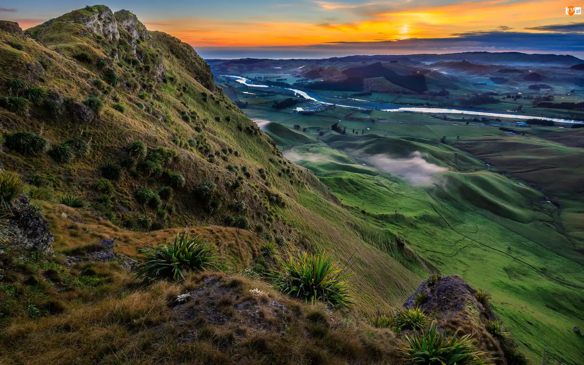 Góry, Nowa Zelandia, Góry Te Mata Peak, Wschód słońca, Region Hawkes Bay, Wzgórza, Dolina, Rzeka Tukituki River