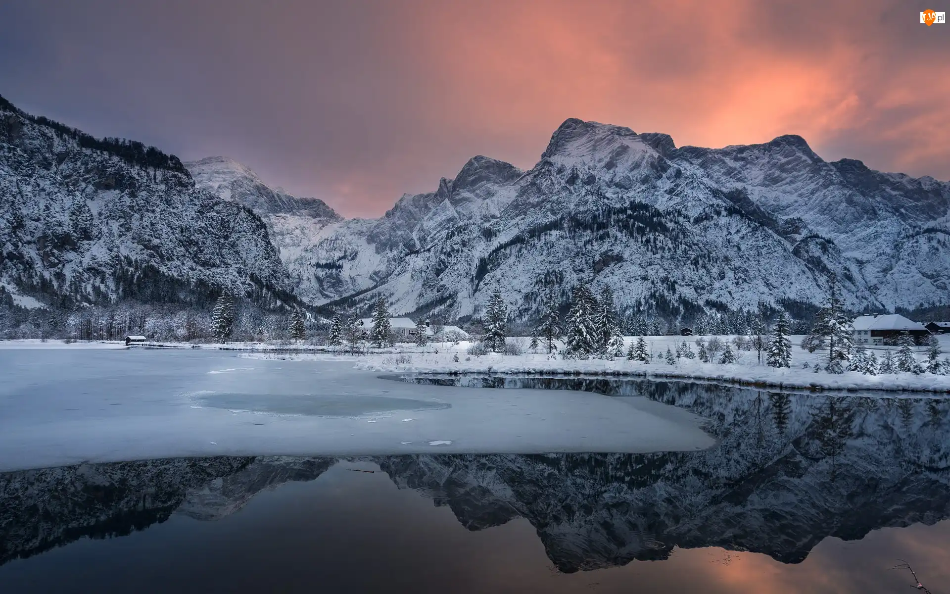 Jezioro Almsee, Góry, Austria, Zima, Zachód słońca, Domy, Drzewa