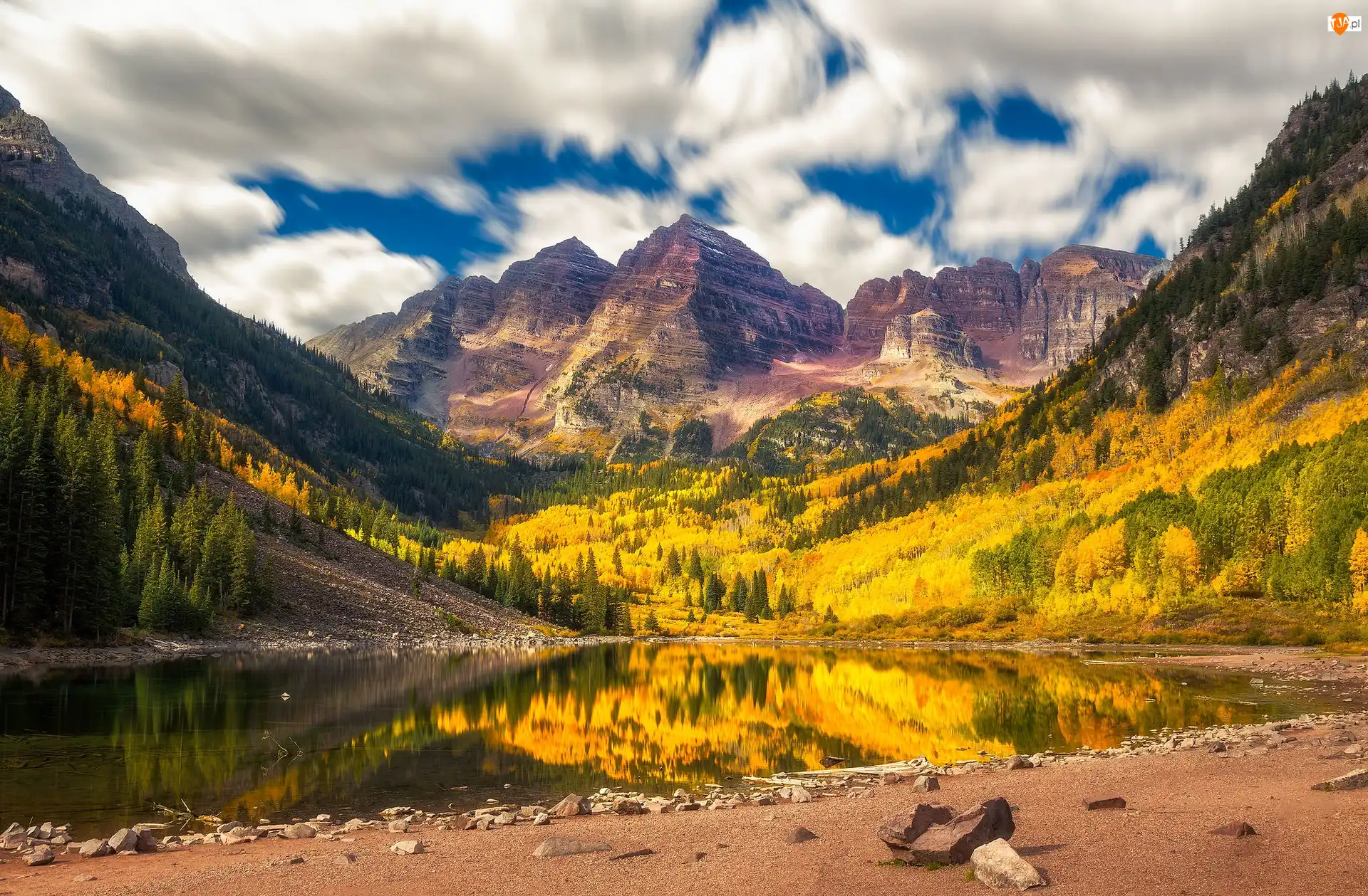Góry Skaliste, Szczyty Maroon Bells, Stany Zjednoczone, Jesień, Stan Kolorado, Drzewa, Jezioro Maroon Lake