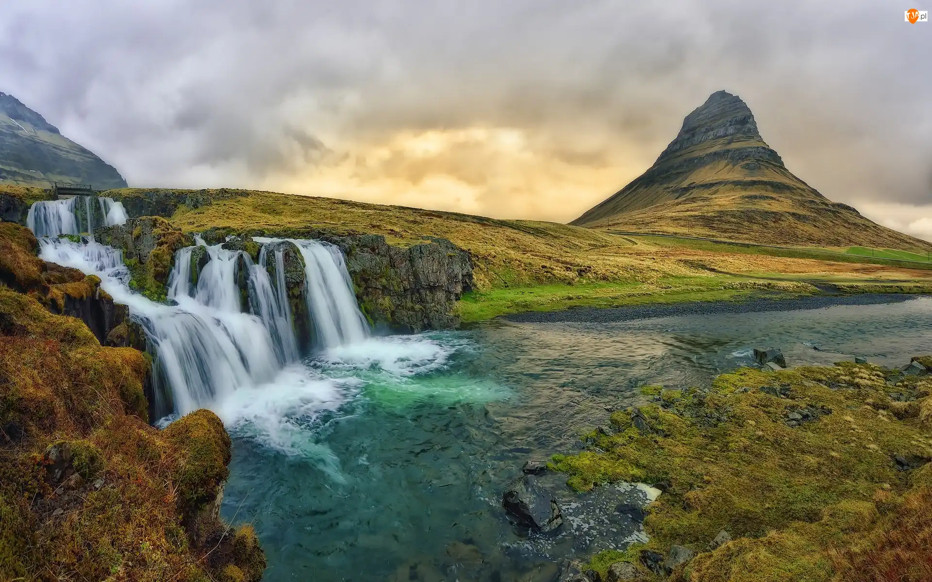 Wodospad Kirkjufellsfoss, Islandia, Półwysep Snæfellsnes, Góra Kirkjufell
