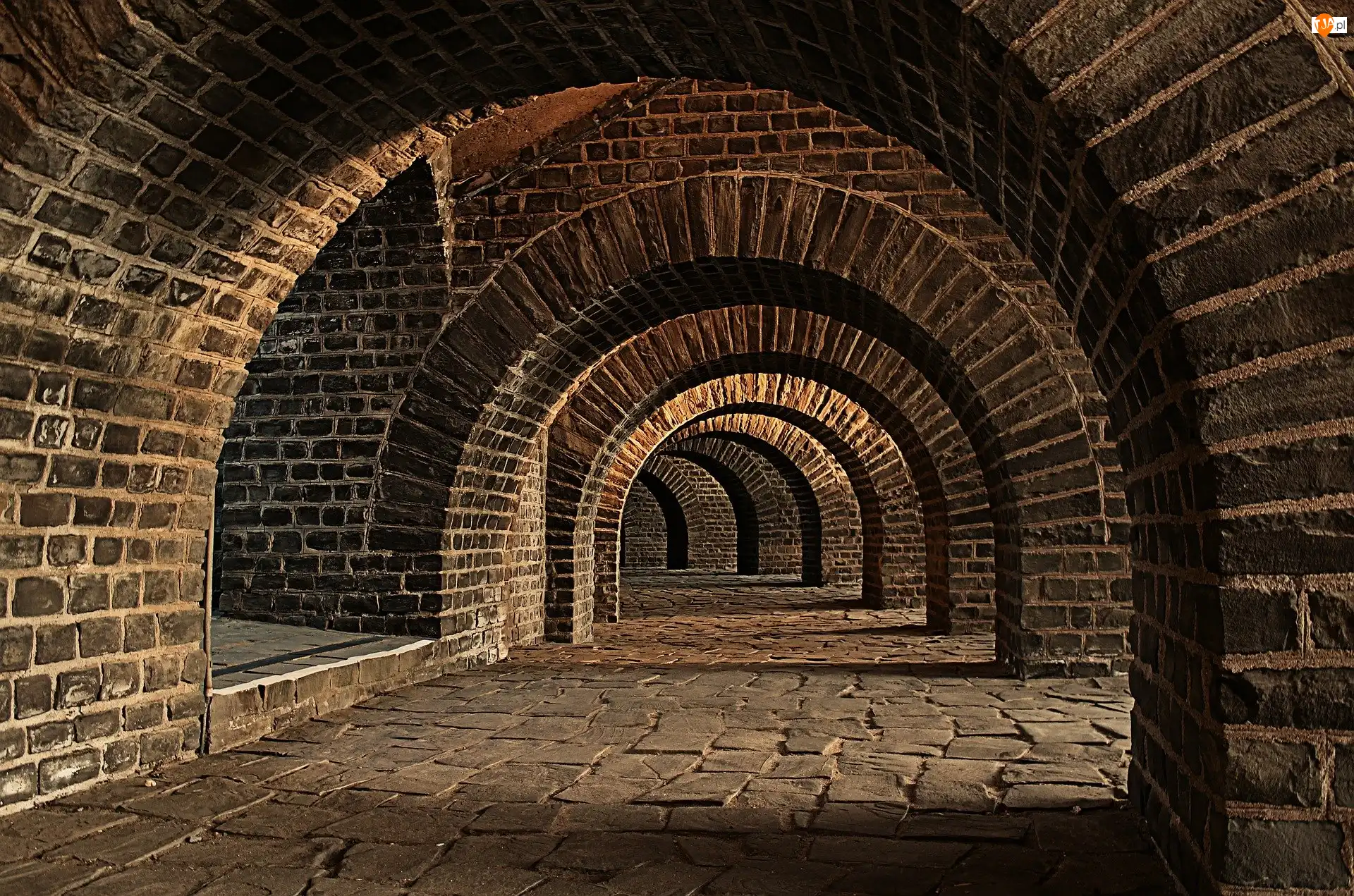 Cegły, Tunel, Sklepienie łukowe, Kamienie