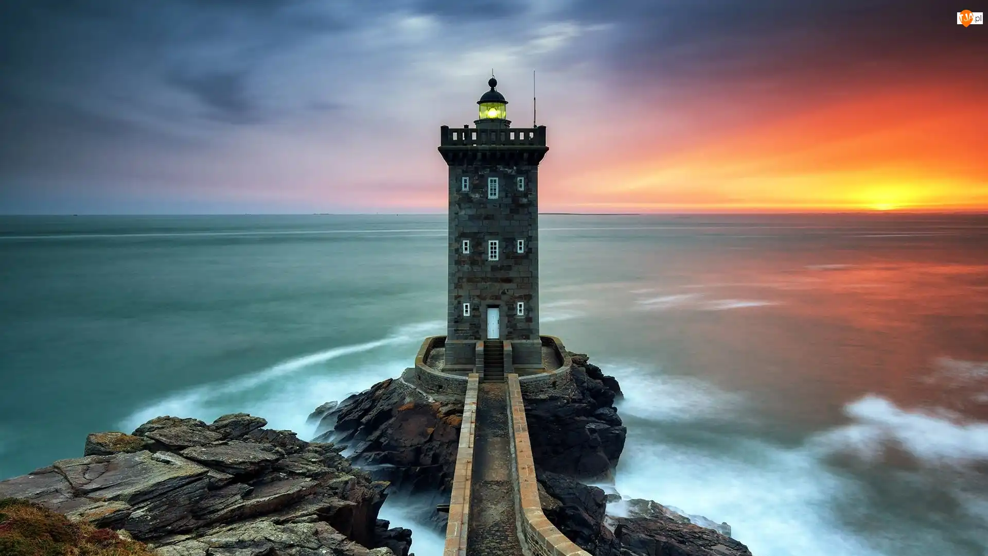 Gmina Conquet, Morze, Zachód słońca, Francja, Kermorvan lighthouse, Latarnia morska, Skały
