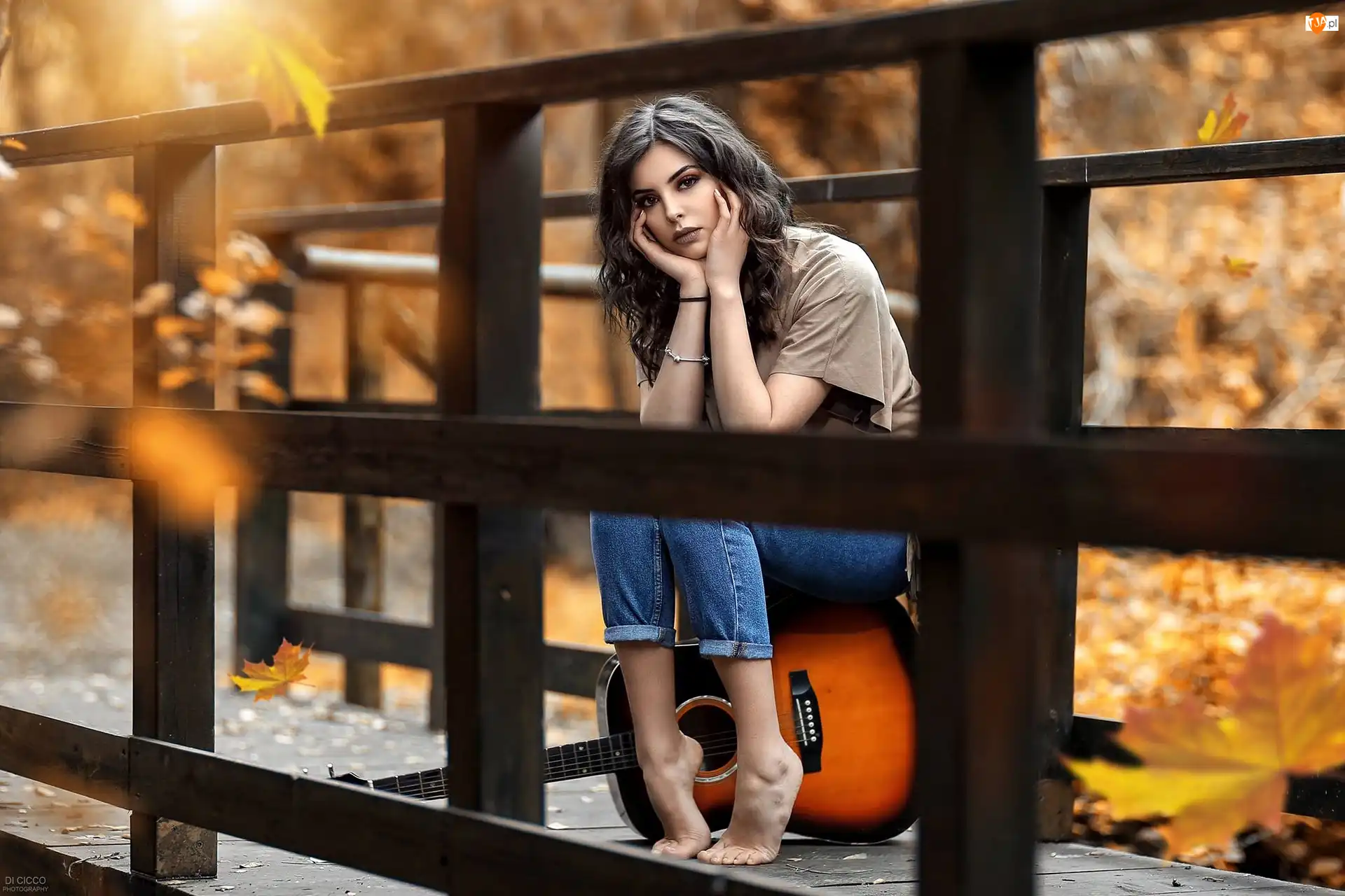 Mostek, Kobieta, Gitara