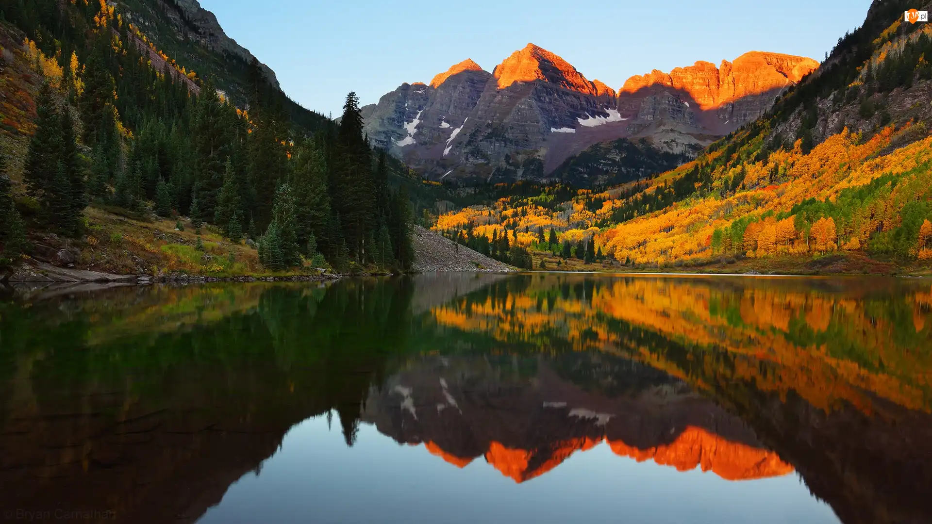 Drzewa, Stany Zjednoczone, Szczyty Maroon Bells, Odbicie, Stan Kolorado, Jezioro Maroon Lake, Jesień, Góry Skaliste