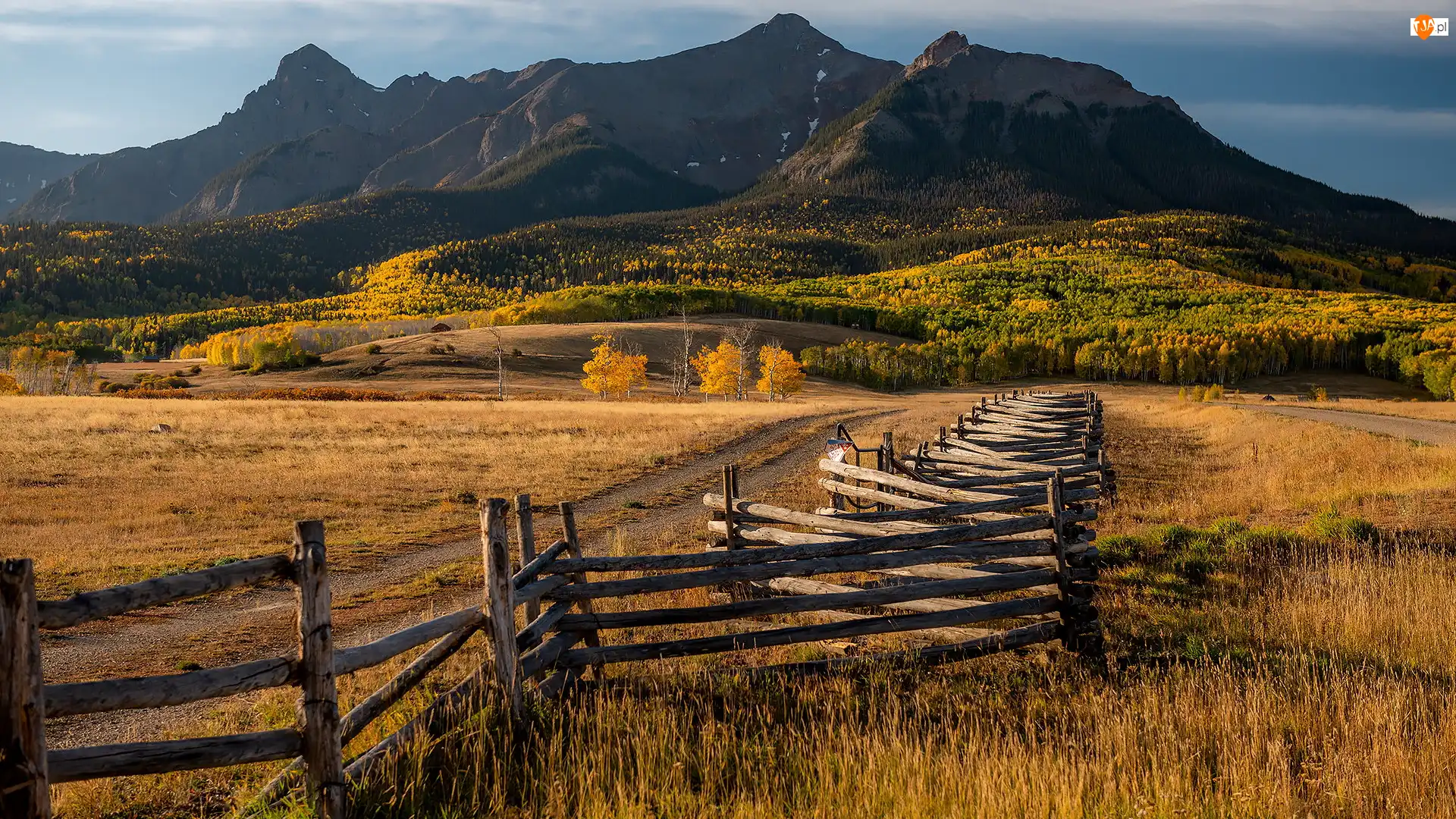 Ogrodzenie, San Juan Mountains, Jesień, Stany Zjednoczone, Płot, Góry Skaliste, Pola, Droga, Góra Sneffels Range, Łąki, Lasy, Kolorado