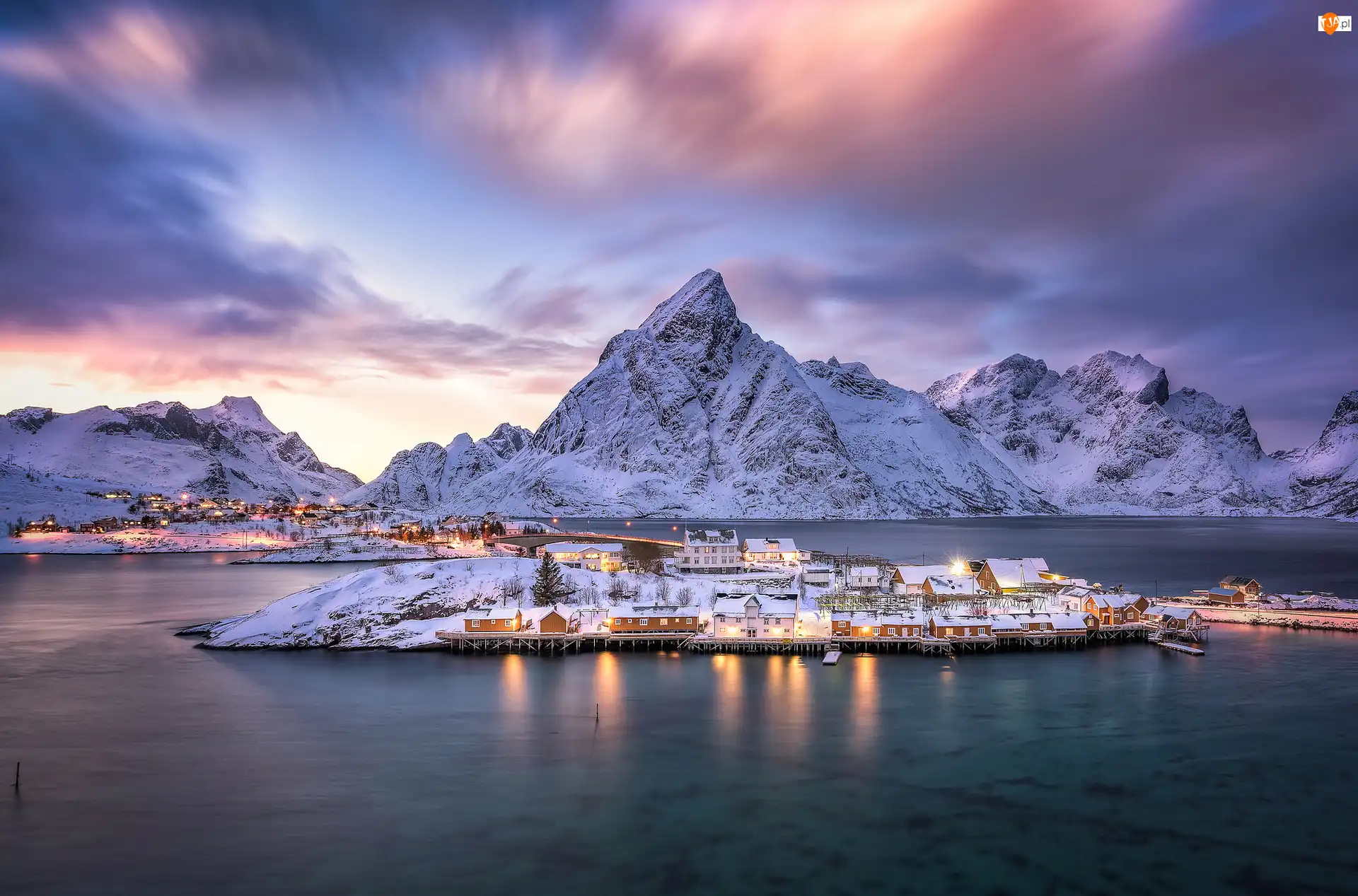 Wieś Reine, Góry, Lofoty, Norwegia, Zima