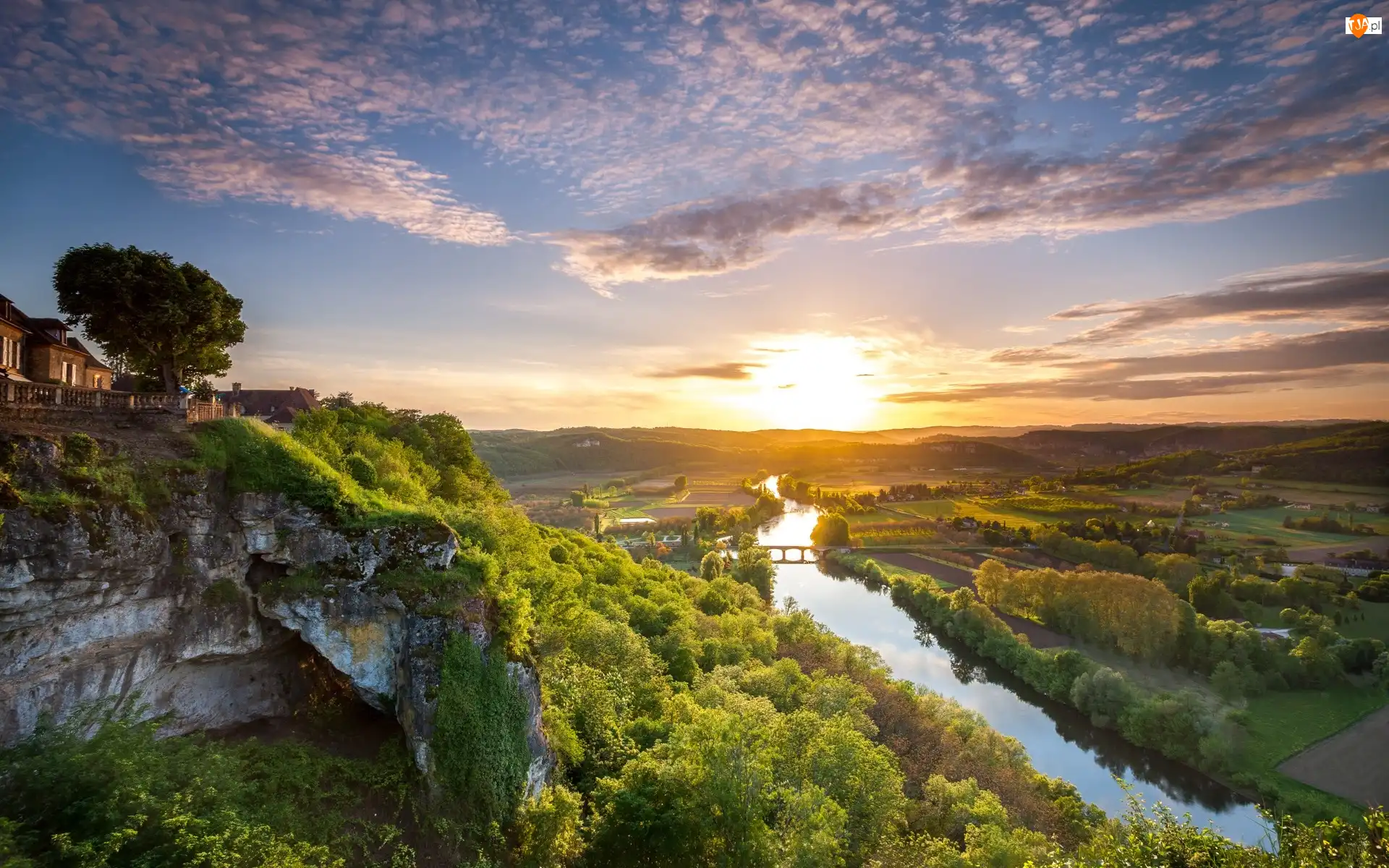 Drzewa, Chmury, Rzeka Dordogne, Francja, Zachód słońca