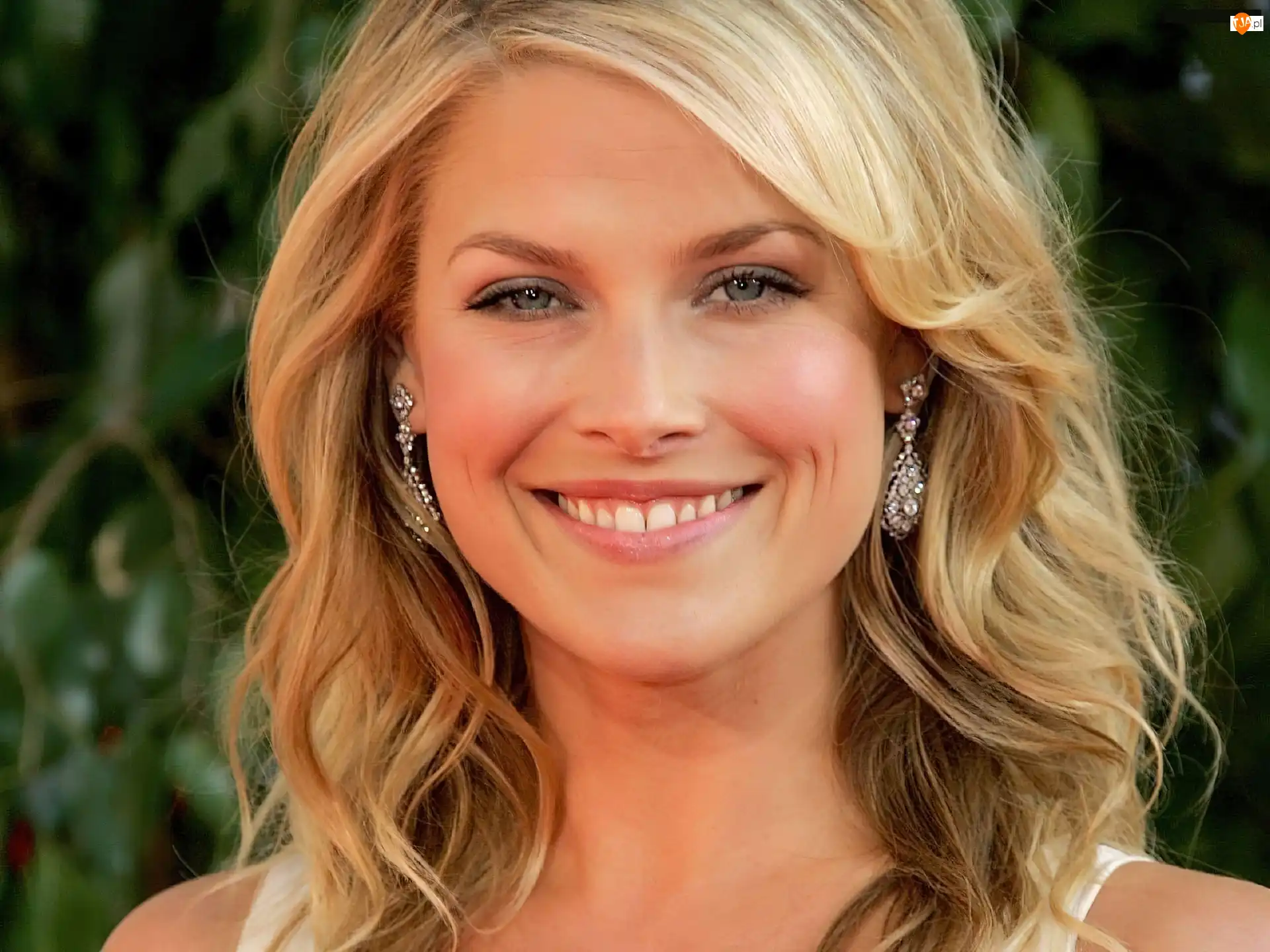 Kolczyki, Ali Larter, Blondynka, Uśmiech