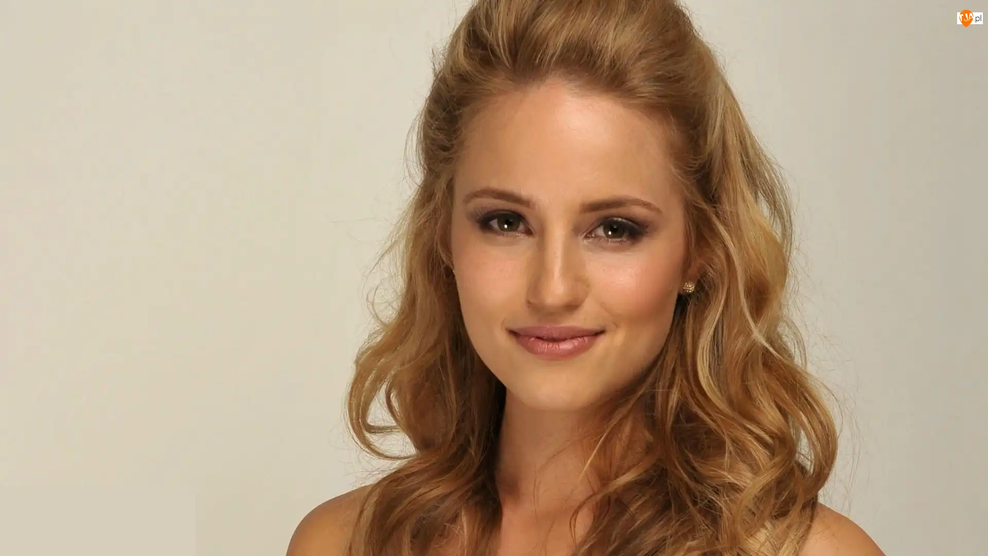 Dianna Agron, Uśmiechnięta