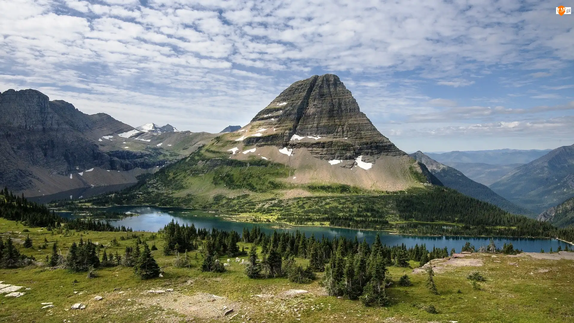 Park Narodowy Glacier, Góry, Drzewa, Stan Montana, Góra Bearhat Mountain, Chmury, Stany Zjednoczone, Jezioro Hidden Lake
