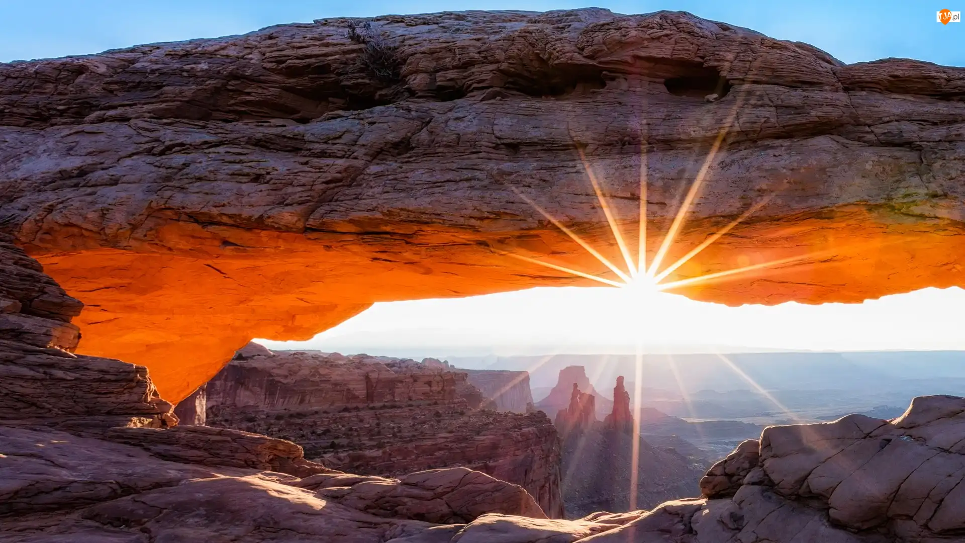 Wschód słońca, Skały, Park Narodowy Canyonlands, Stan Utah, Łuk, Promienie słońca, Stany Zjednoczone, Mesa Arch