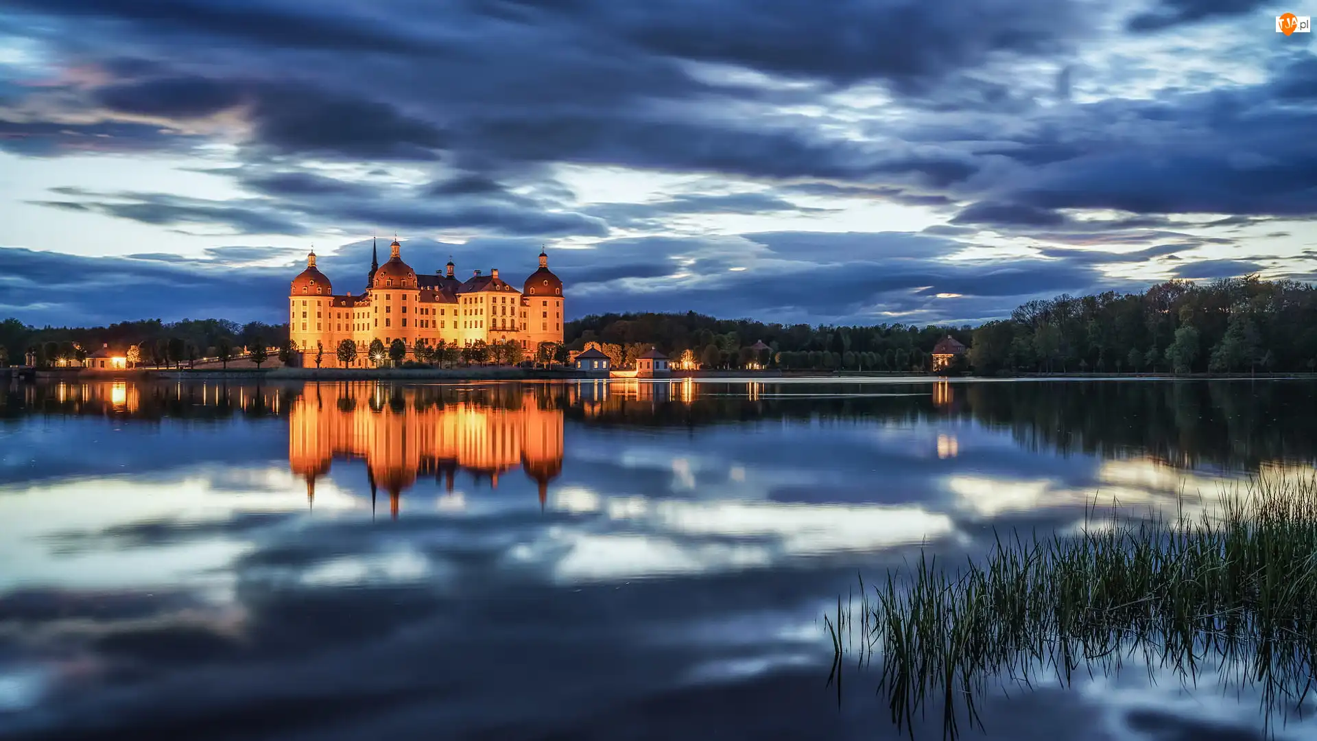 Jezioro Waldesee, Chmury, Niemcy, Pałac Moritzburg, Saksonia, Zmierzch, Zachód słońca