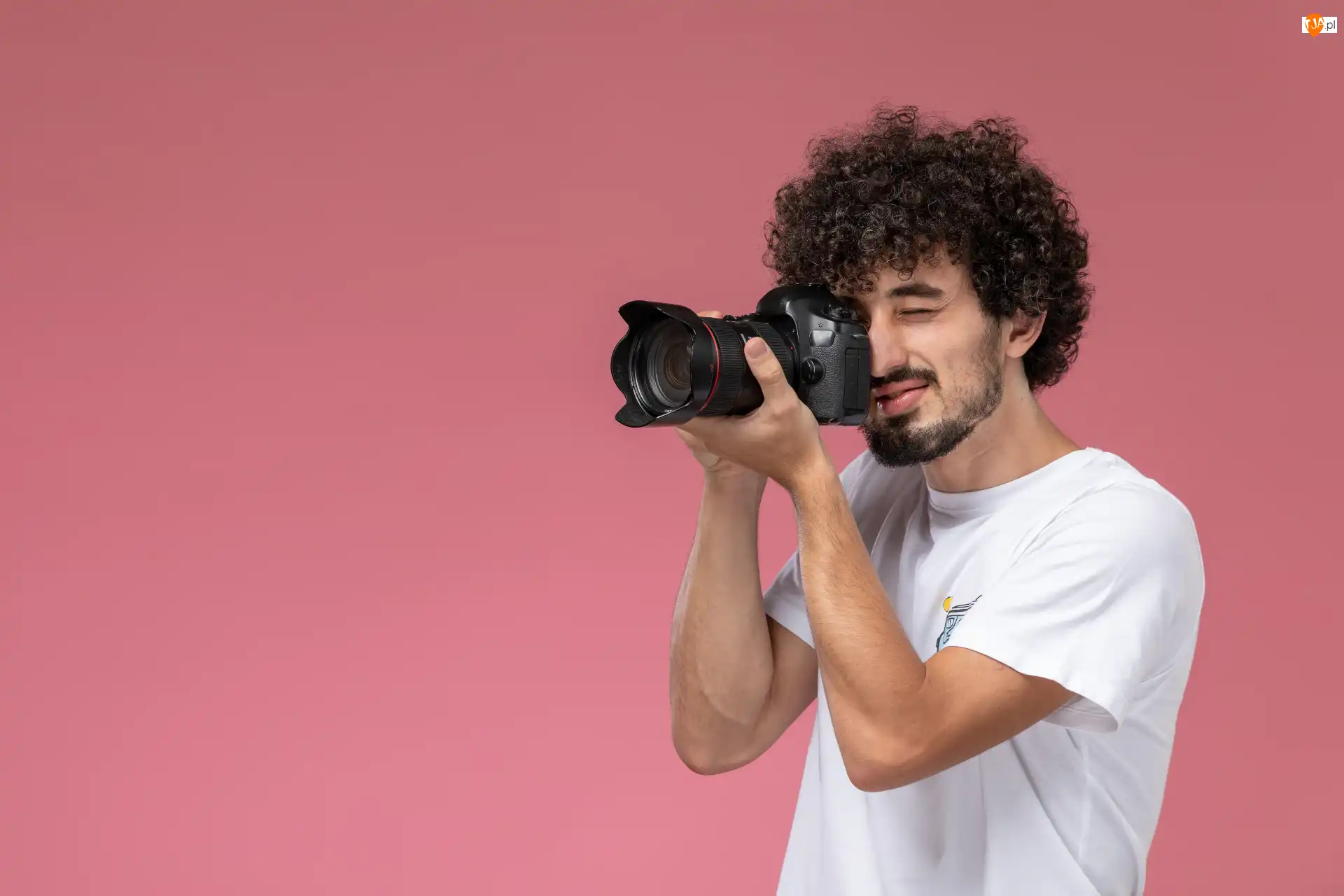 Kręcone, Mężczyzna, Biała, Aparat fotograficzny, Włosy, Koszulka