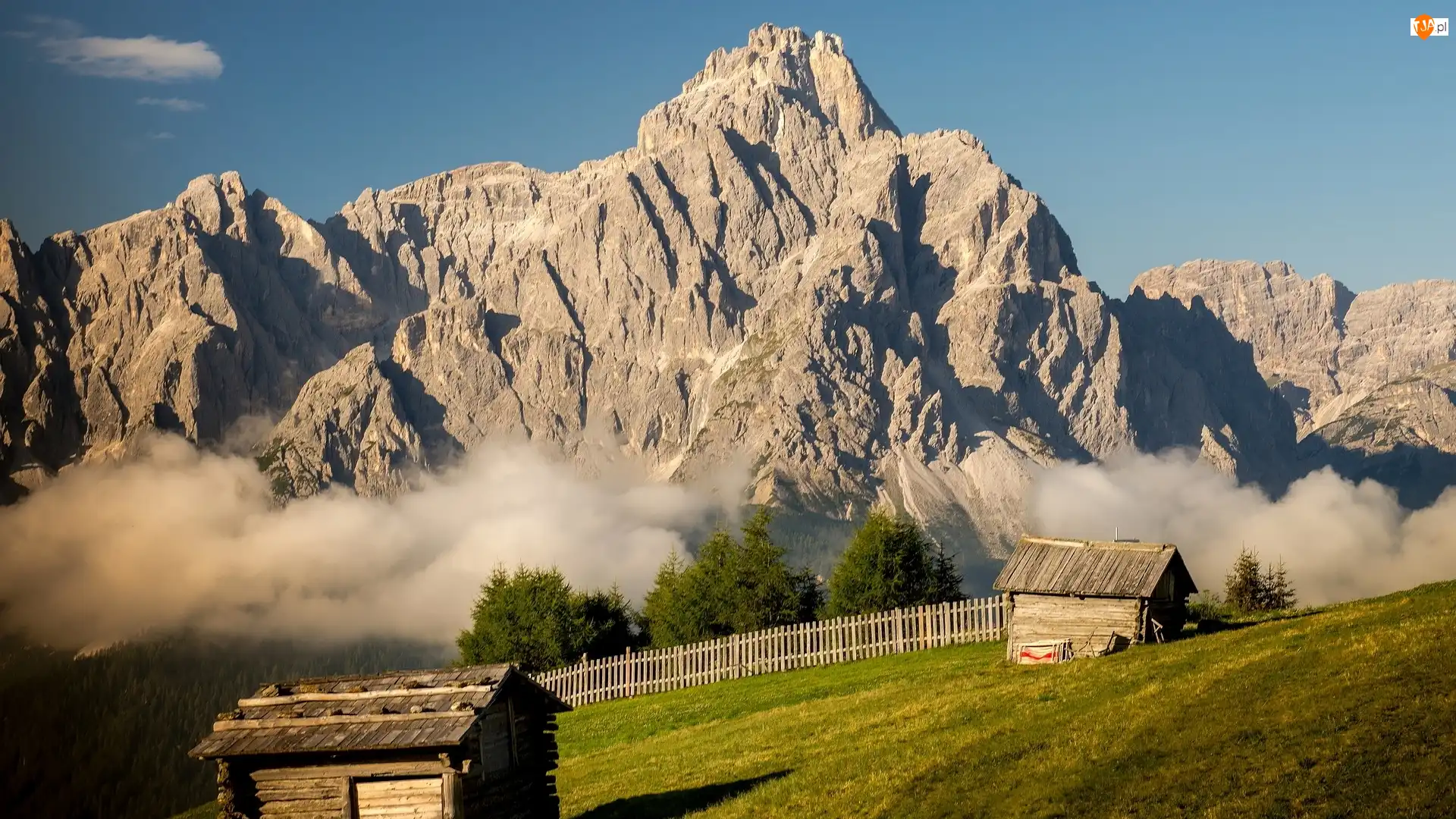 Łąka, Drzewa, Dolomity, Góry, Mgła, Szopy, Płot