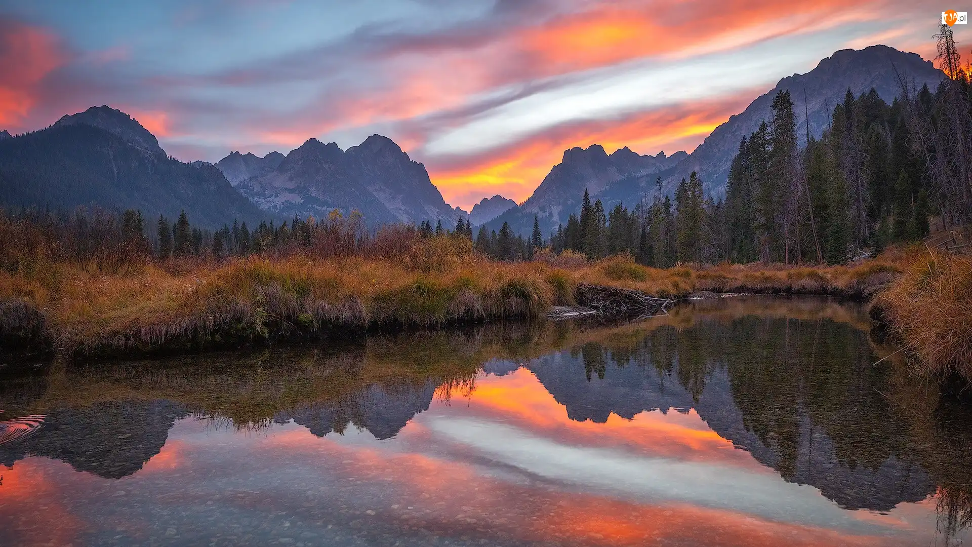Stany Zjednoczone, Jesień, Stan Idaho, Drzewa, Odbicie, Góry, Sawtooth Range, Zachód słońca, Jezioro
