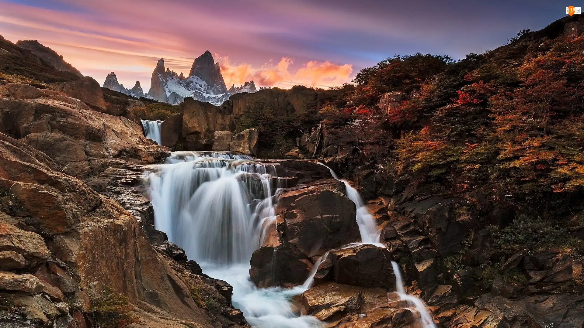 Skały, Kaskada, Jesień, Rzeka, Patagonia, Argentyna, Fitz Roy, Góra, Park Narodowy Los Glaciares, Roślinność