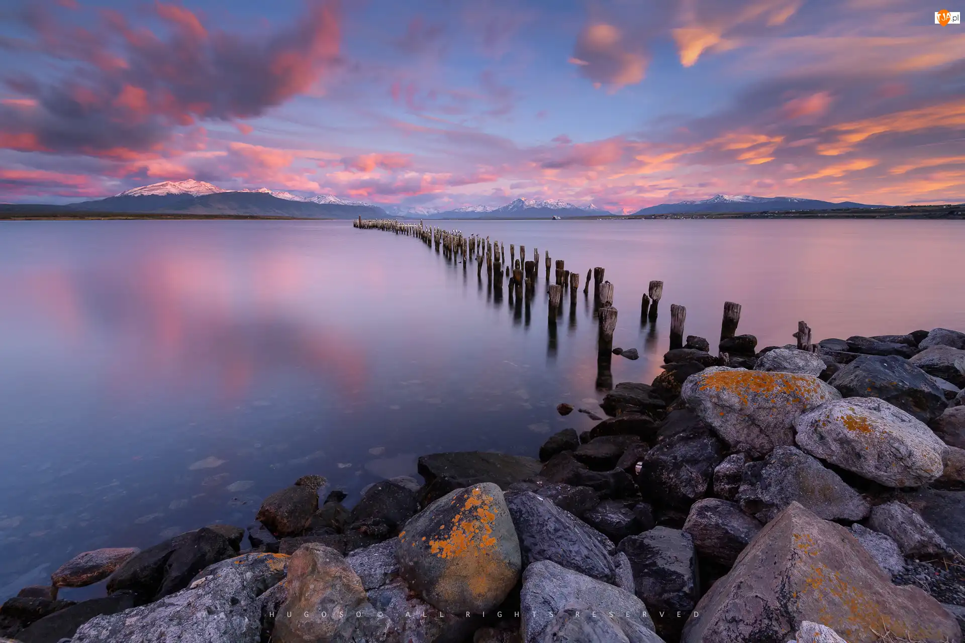 Puerto Natales, Rzeka, Kołki, Patagonia, Niebo, Zachód słońca, Chile, Kamienie