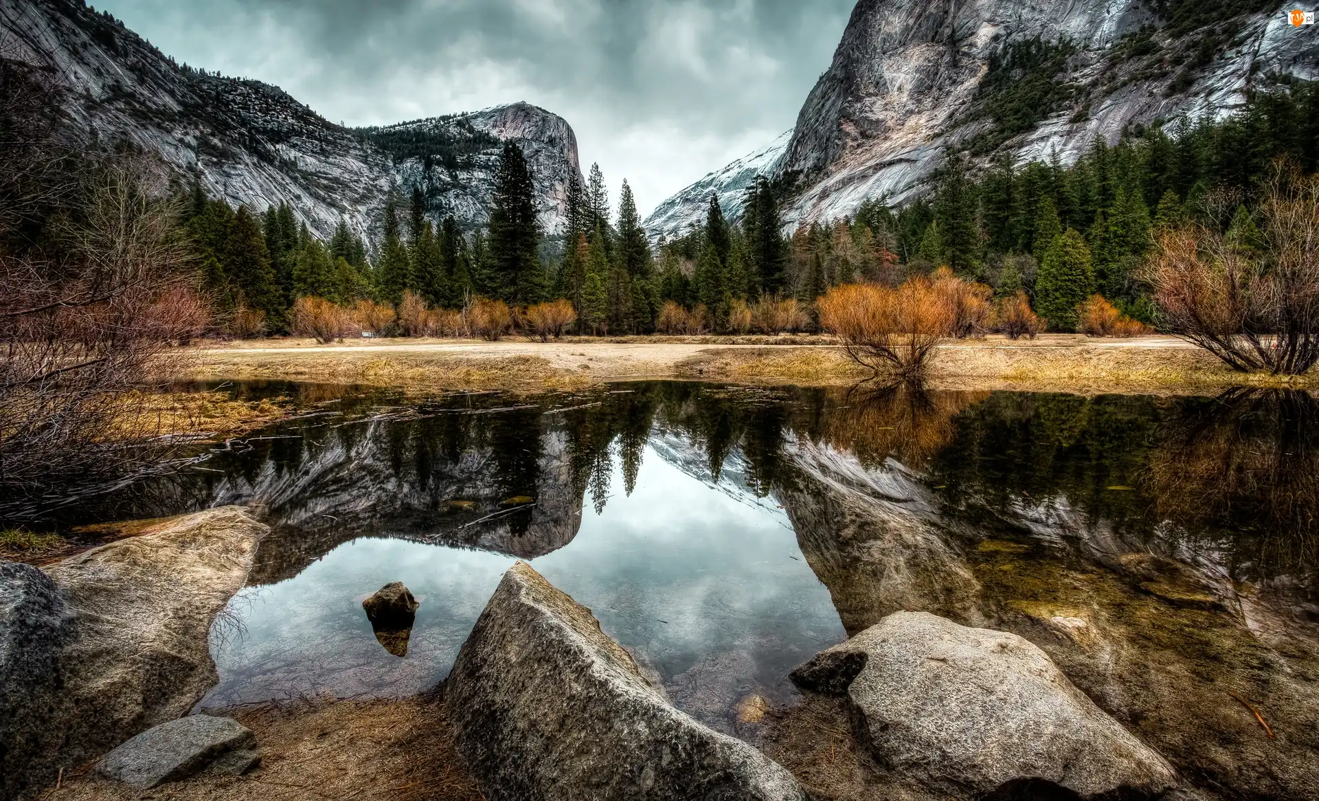 Skały, Stany Zjednoczone, Góry, Drzewa, Stan Kalifornia, Szczyt Half Dome, Jezioro Mirror Lake, Park Narodowy Yosemite