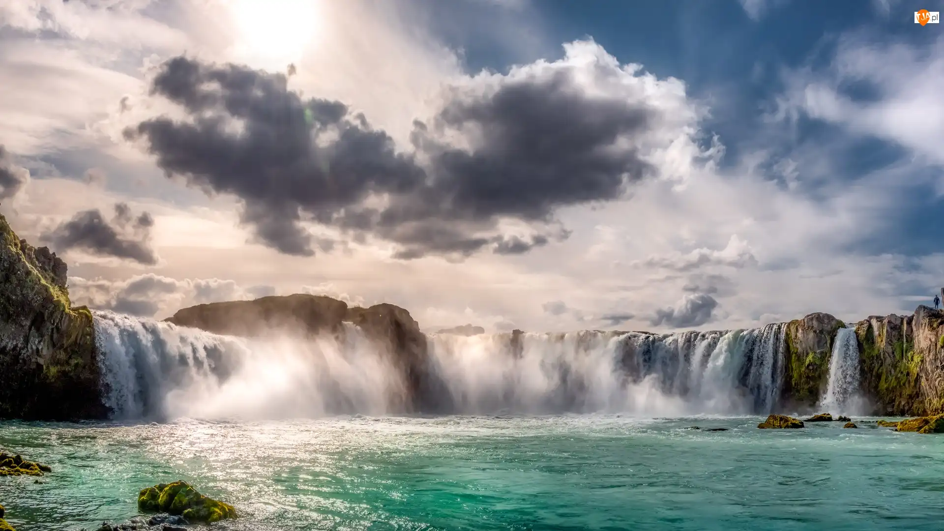 Rzeka Skjalfandafljot, Wschód słońca, Wodospad Godafoss, Islandia, Chmury