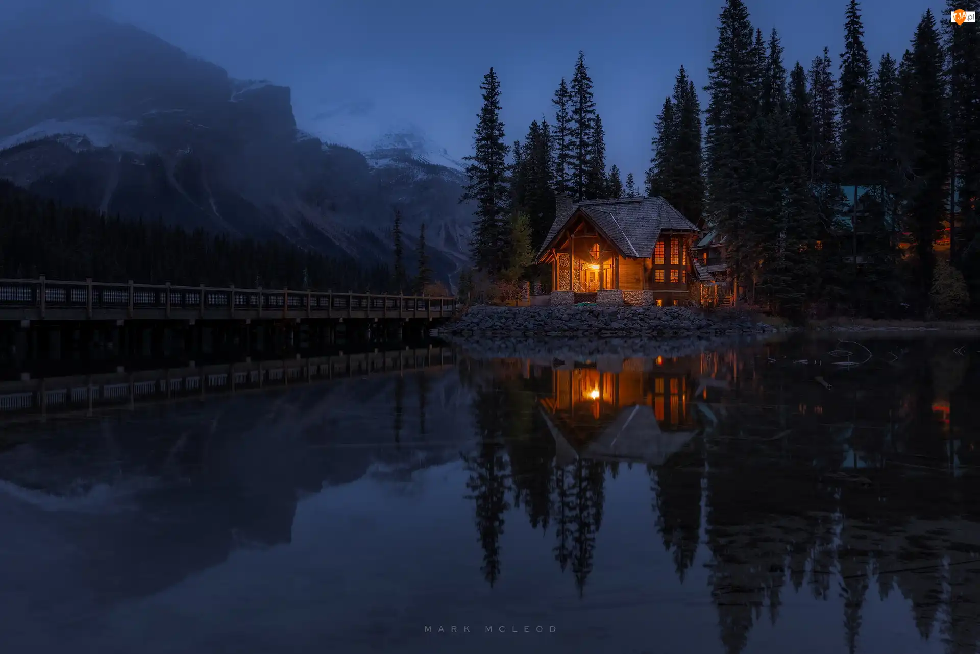 Kanada, Jezioro Emerald Lake, Prowincja Kolumbia Brytyjska, Las, Drzewa, Dom, Most, Park Narodowy Yoho, Góry