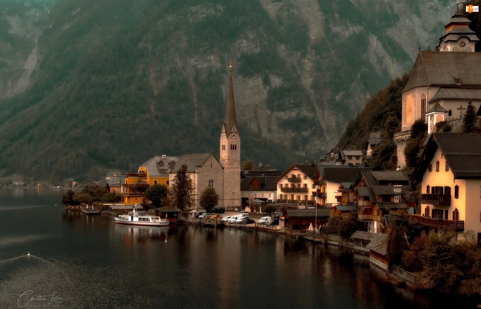 Alpy Salzburskie, Jezioro Hallstattersee, Austria, Góry, Kościół, Domy, Hallstatt