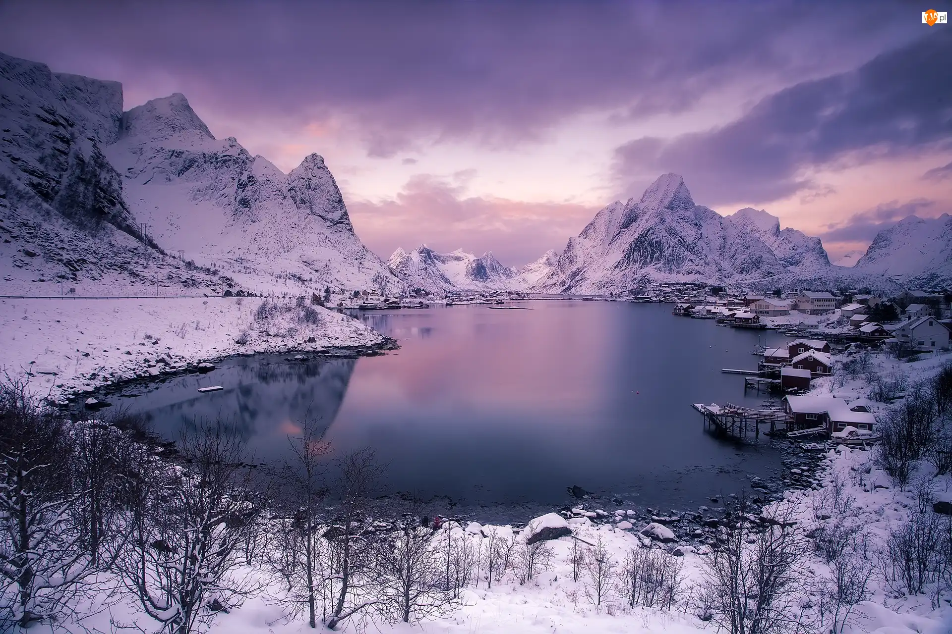 Domy, Norwegia, Morze Norweskie, Góry, Lofoty, Zima, Chmury, Wieś Reine