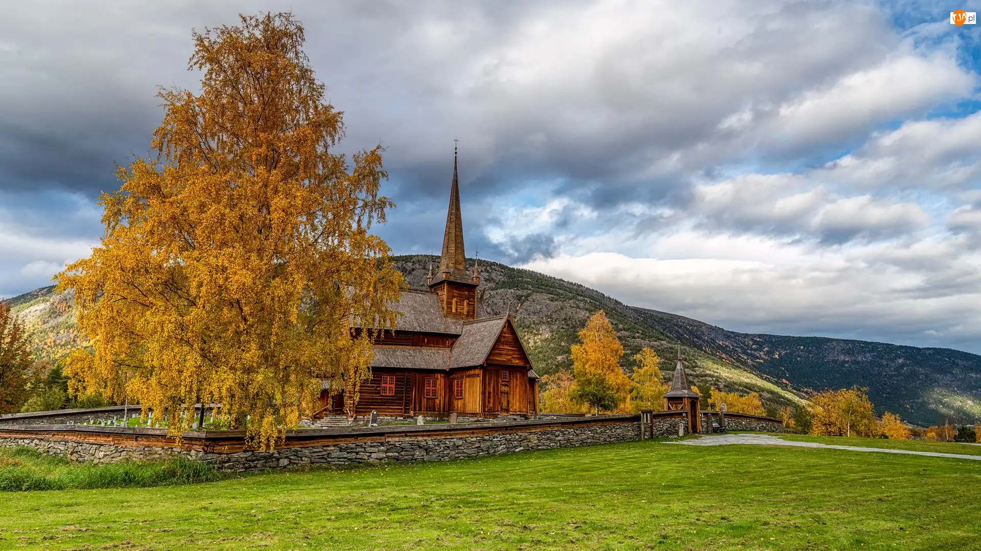 Drzewa, Góry, Lom stavkirke, Norwegia, Kościół, Lom