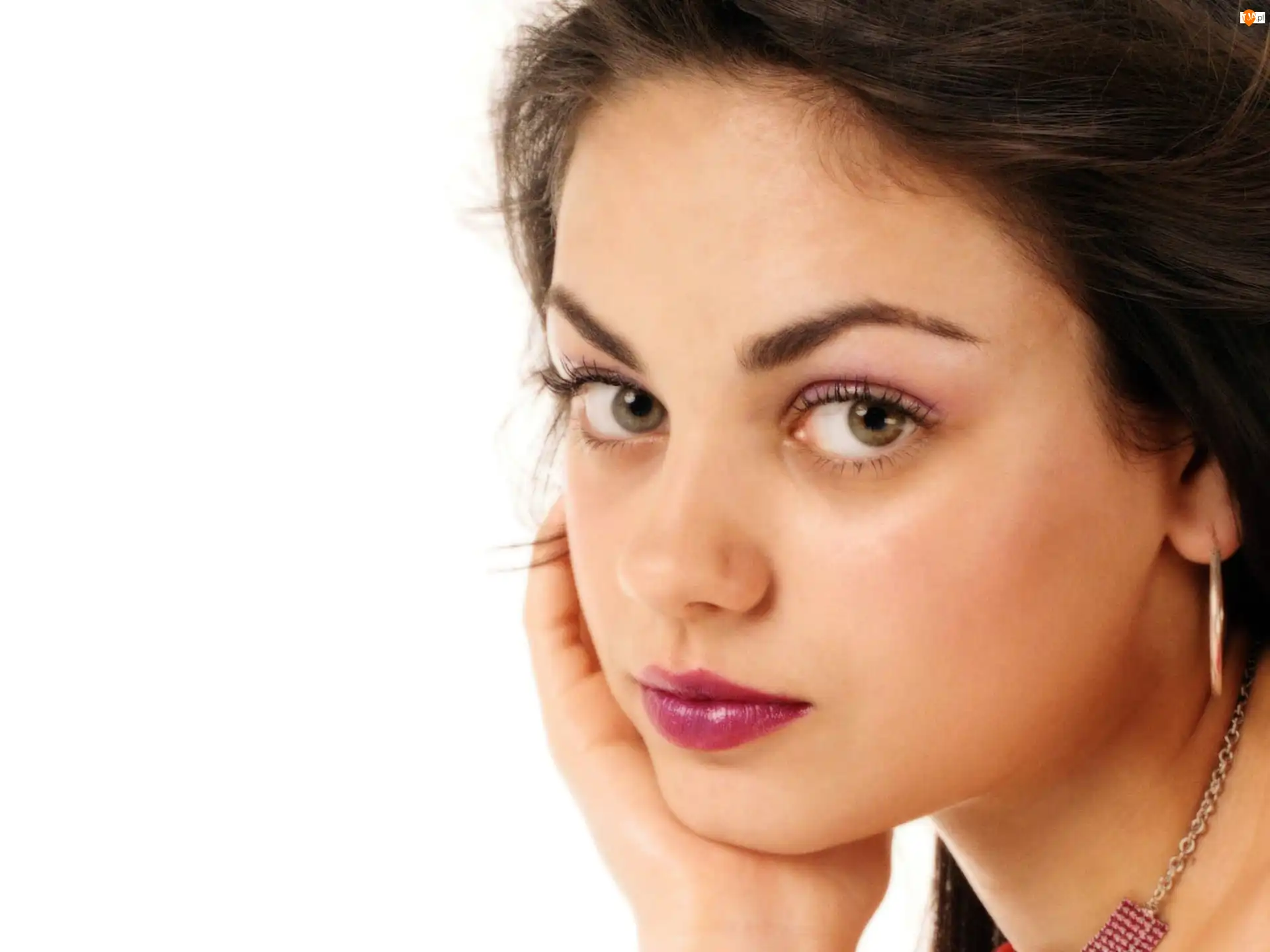 Mila Kunis, Zamyślona